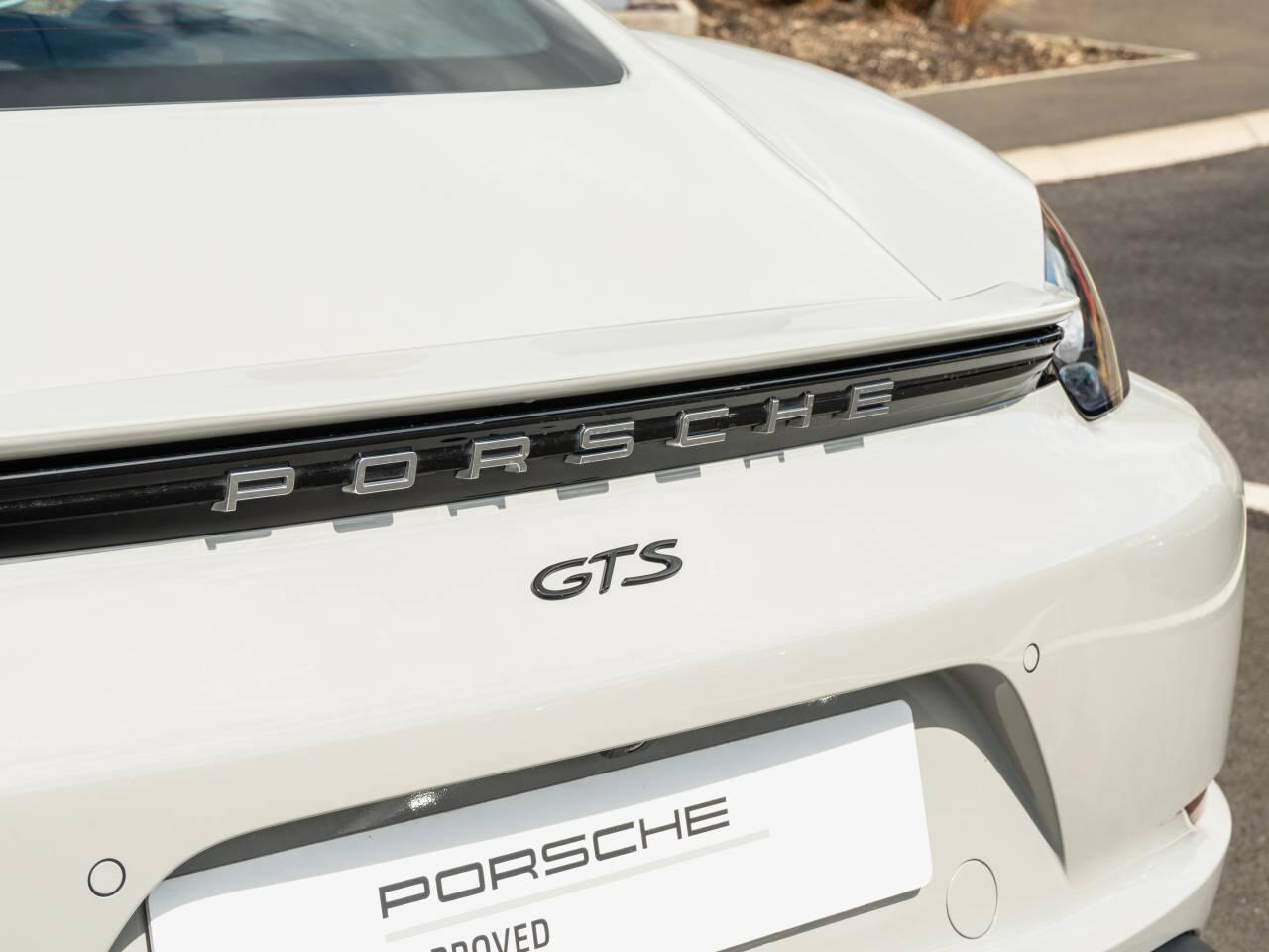 Porsche Cayman view 10