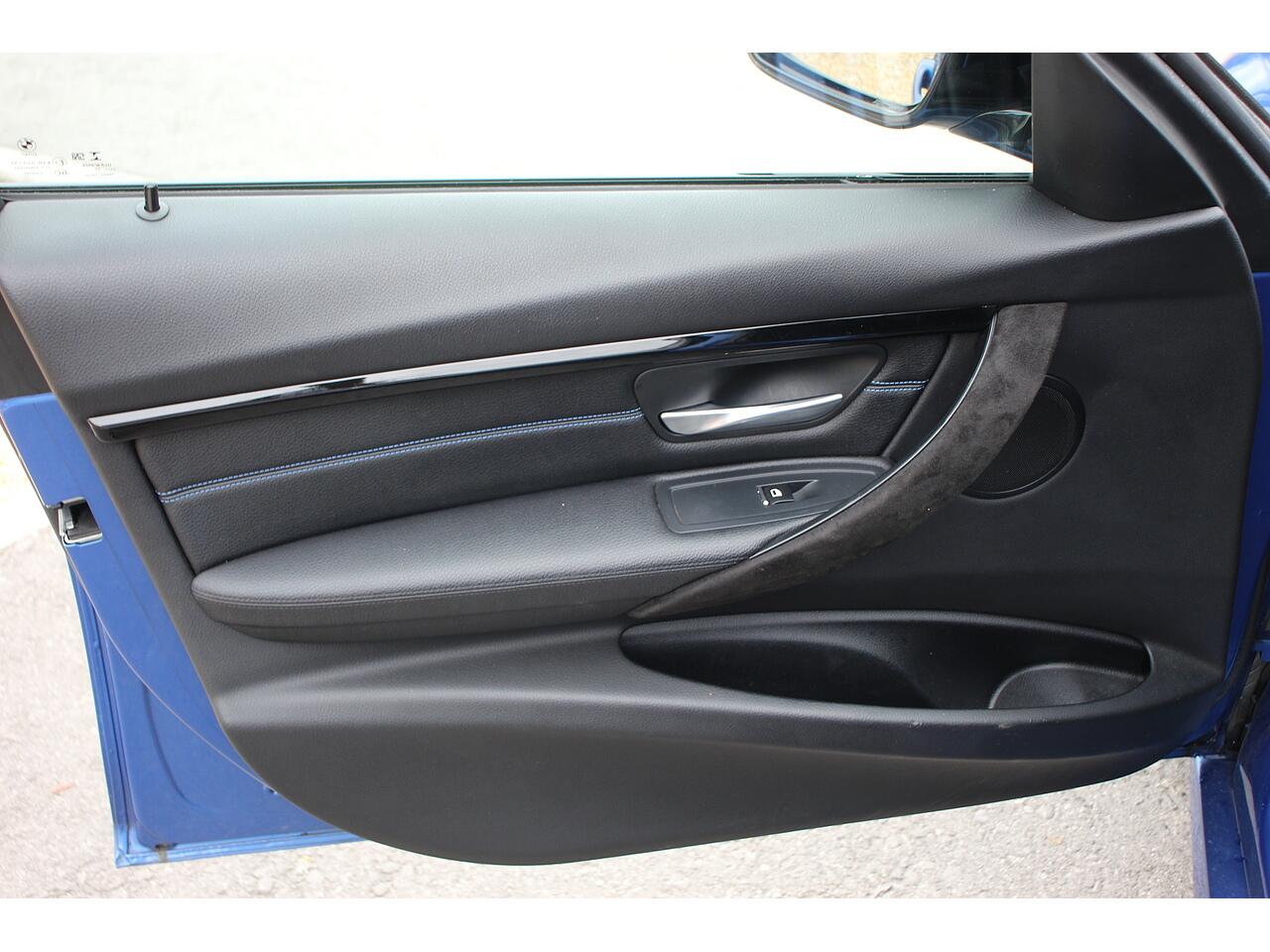 BMW 3 Series view 25