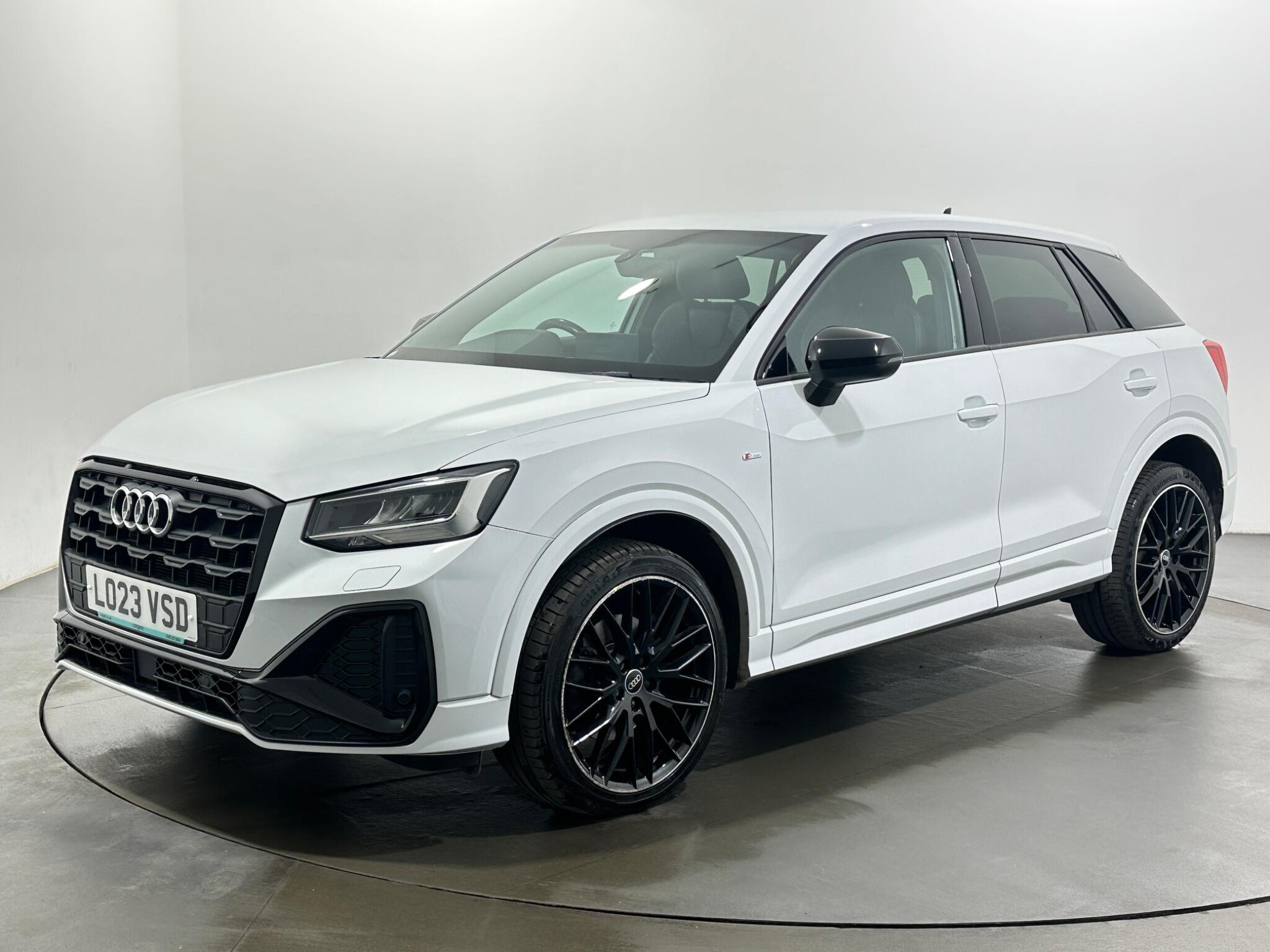 Audi Q2 view 4