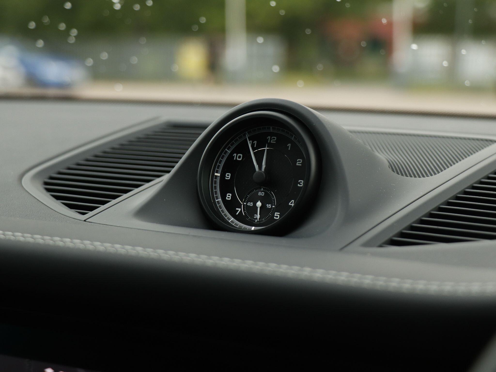 Porsche Macan view 14