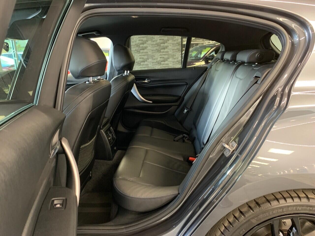 BMW 1 Series view 27