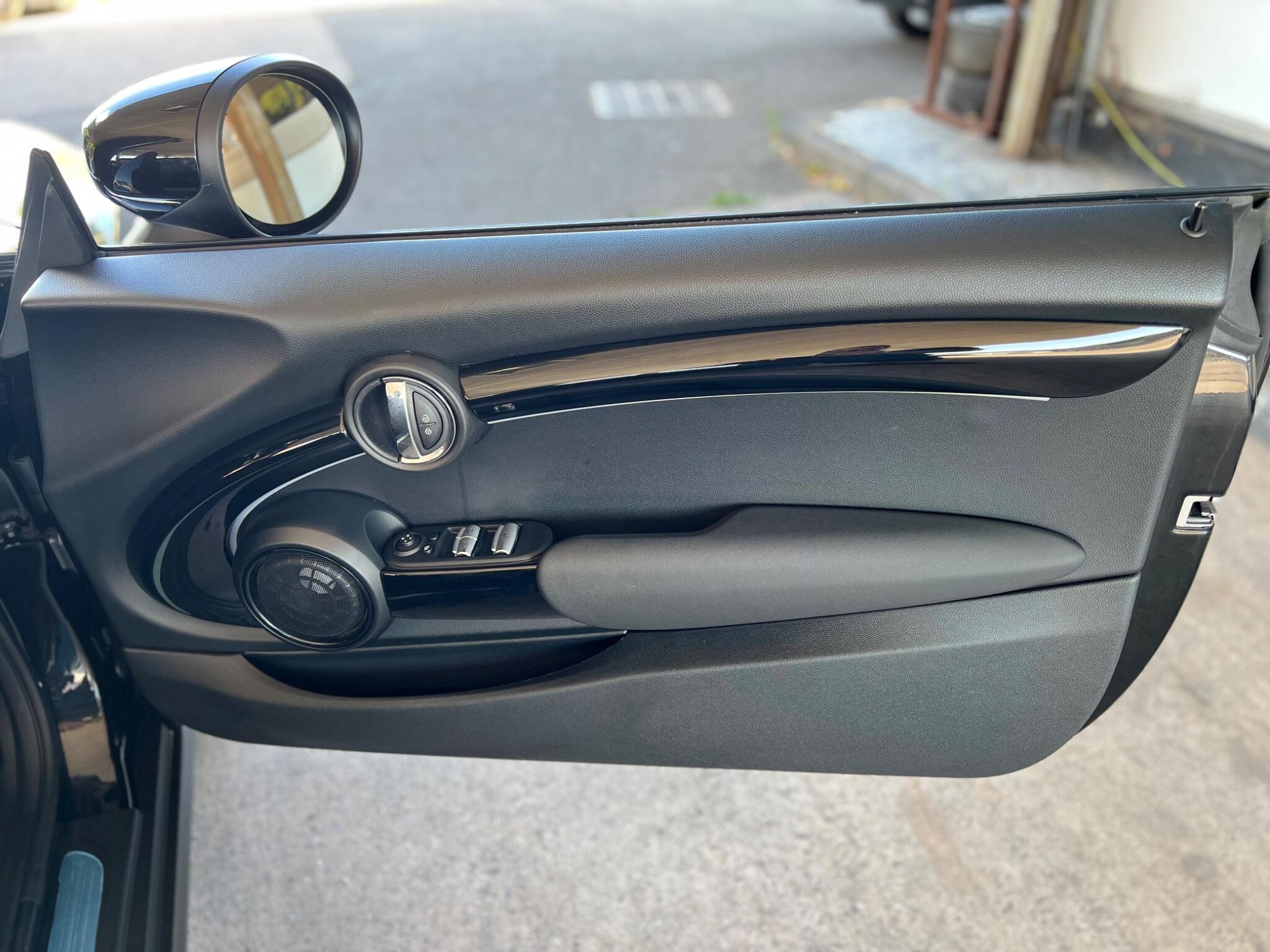 MINI Convertible view 18