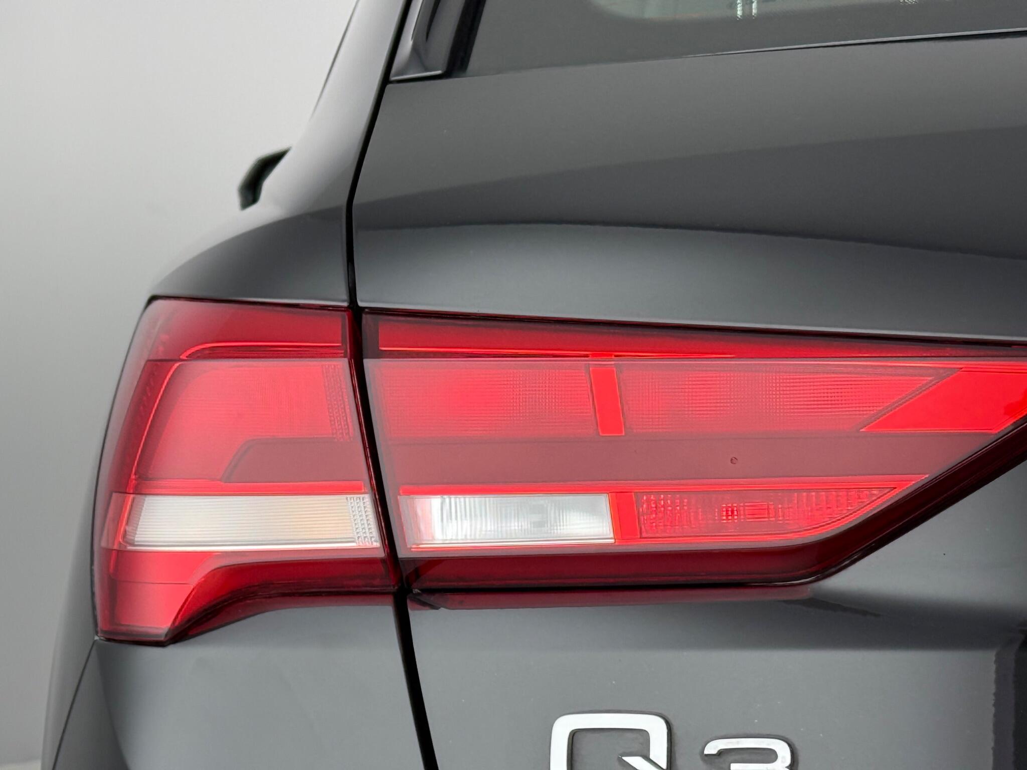 Audi Q3 view 11