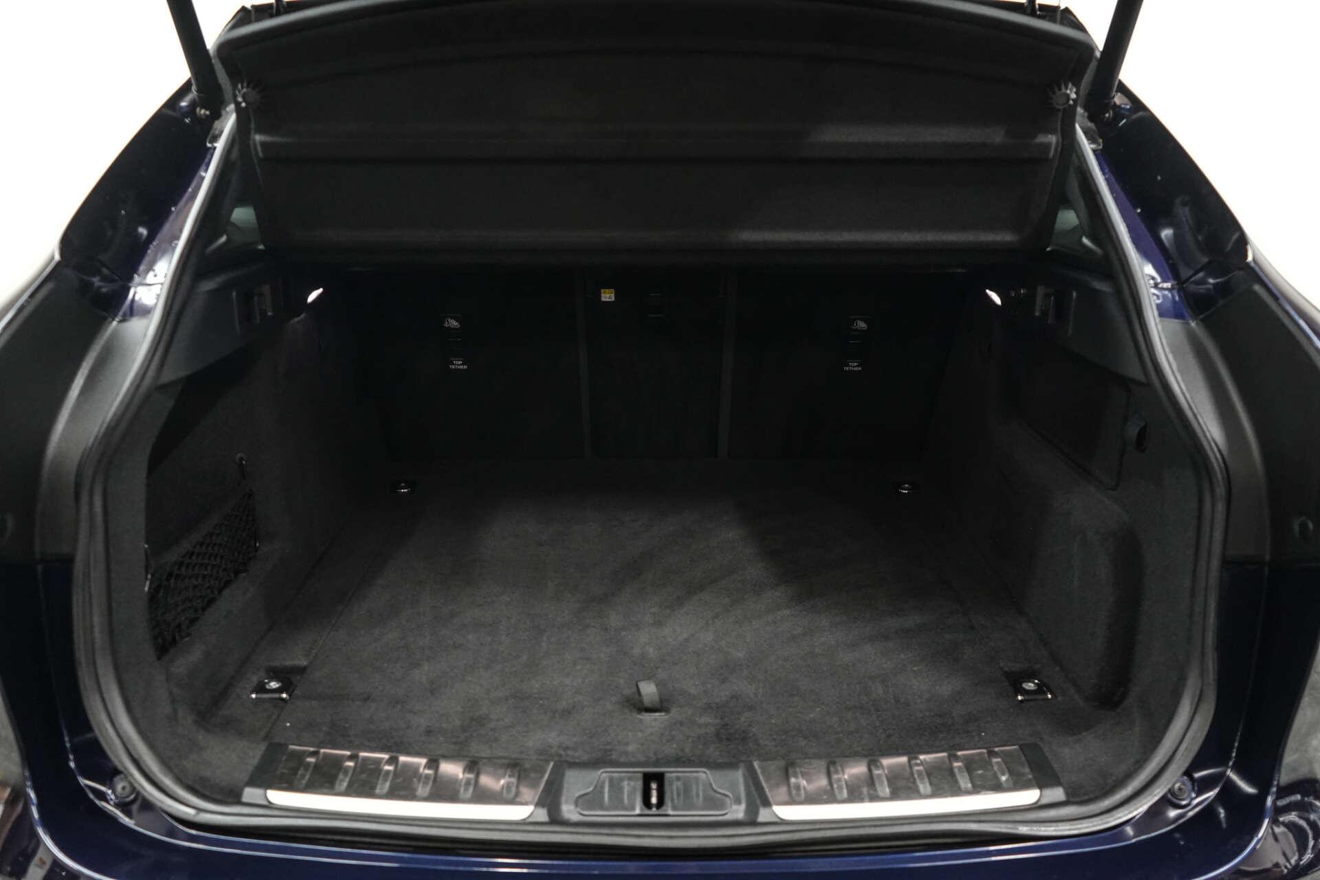 Jaguar F-Pace view 10