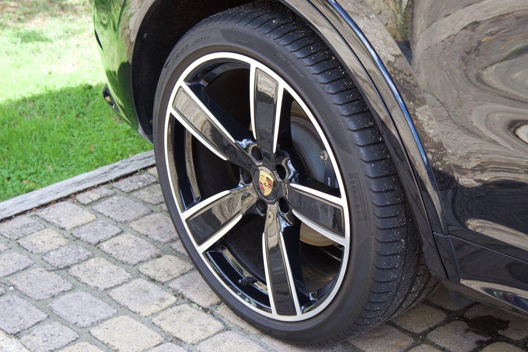 Porsche Cayenne view 29