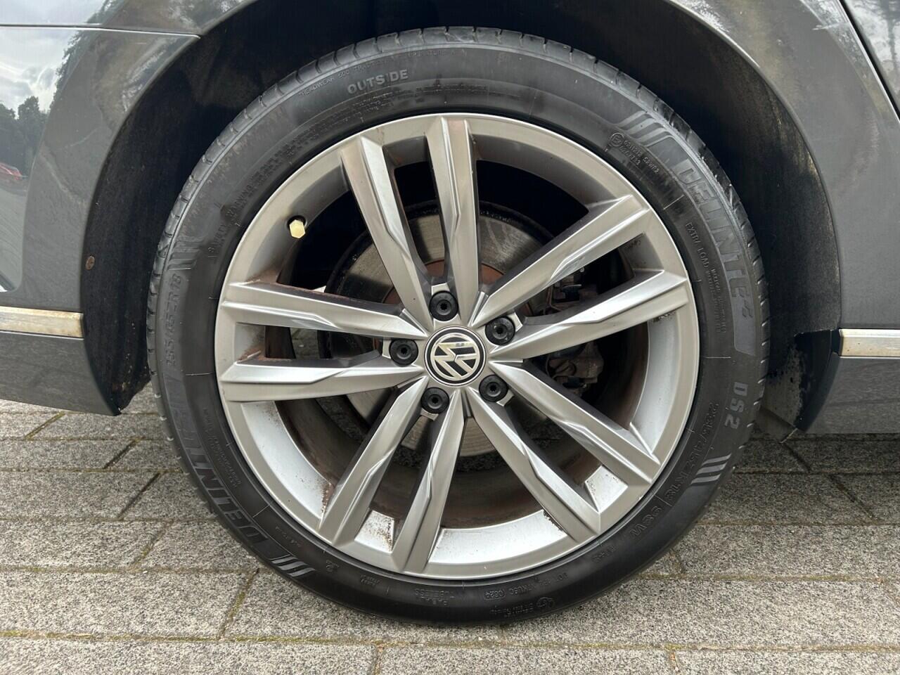 Volkswagen Passat view 40
