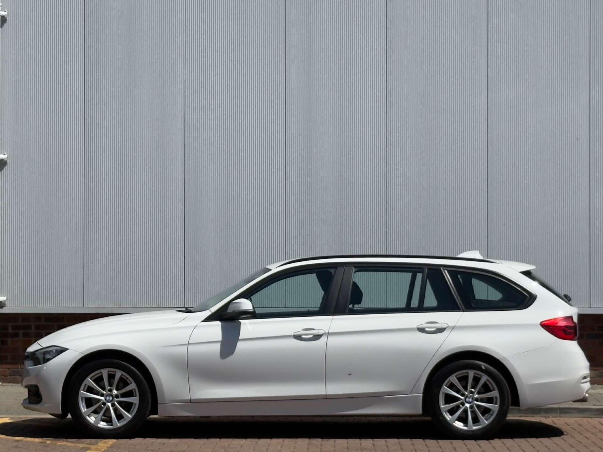 BMW 3 Series view 10