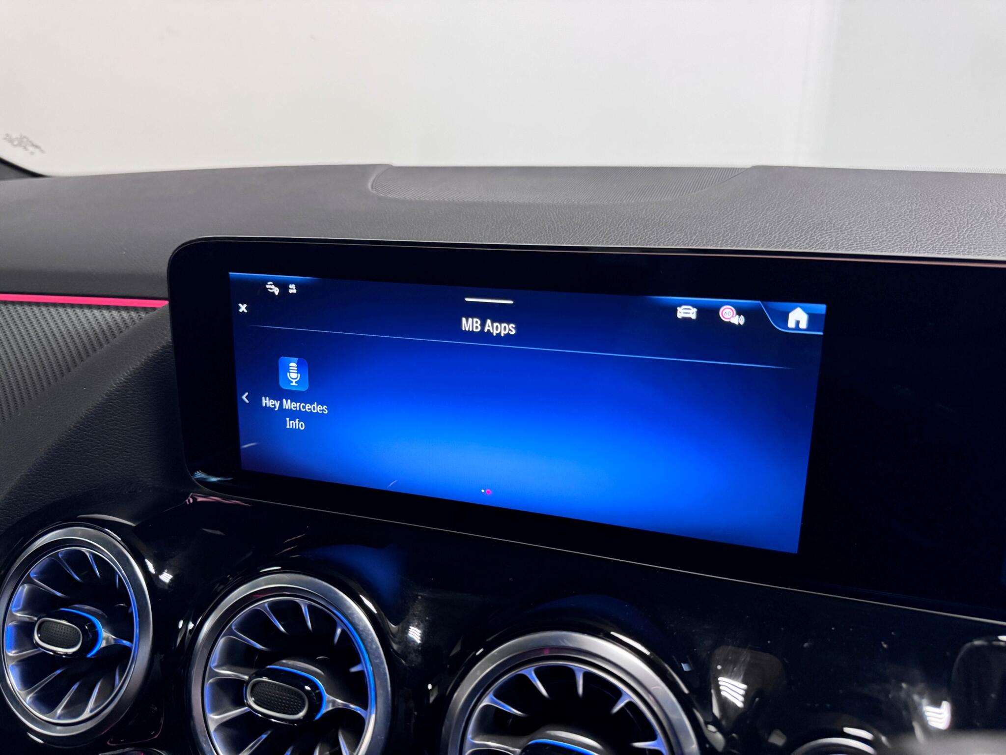 Mercedes-Benz Gla view 45