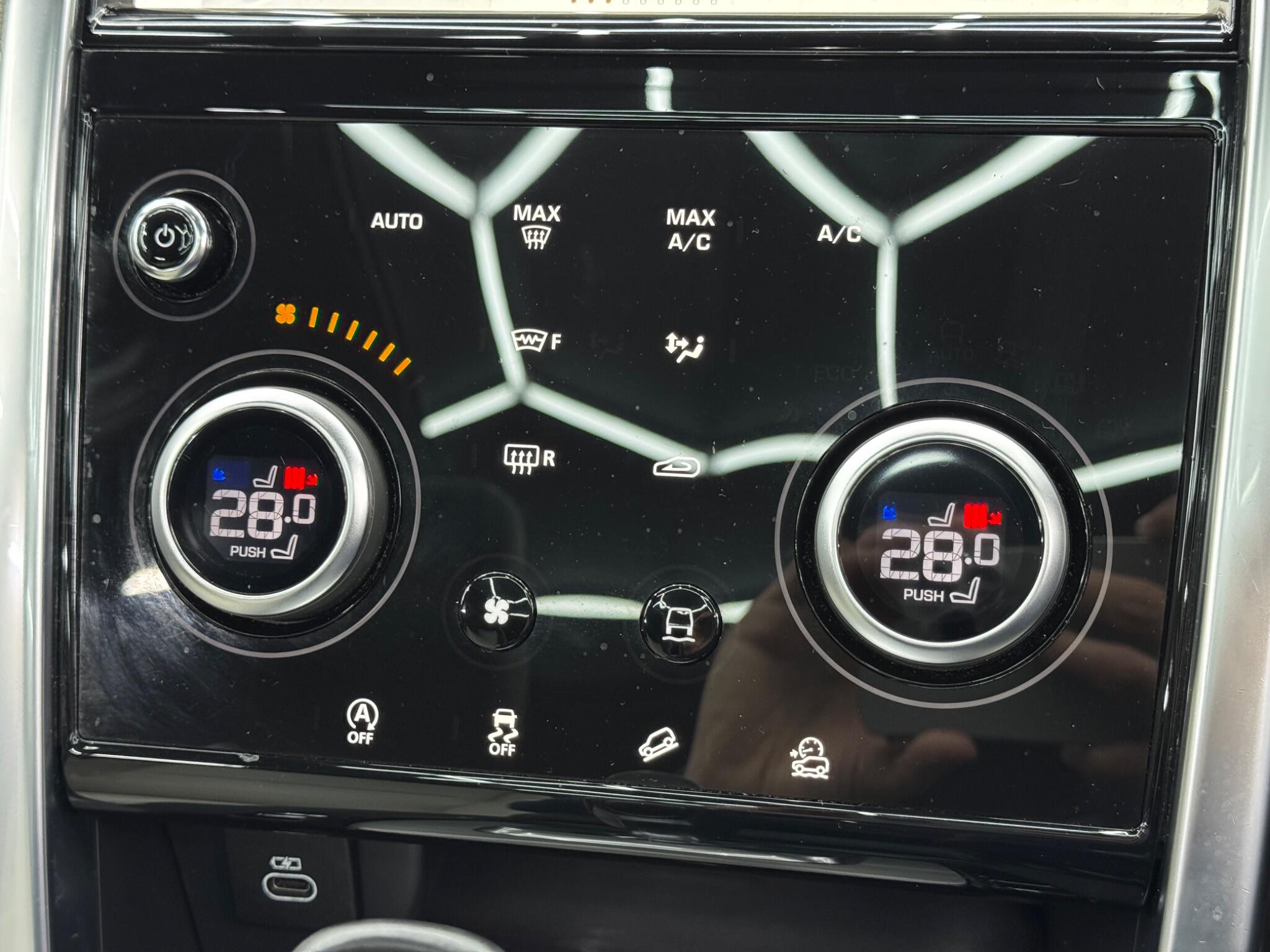 Land Rover Discovery Sport view 27