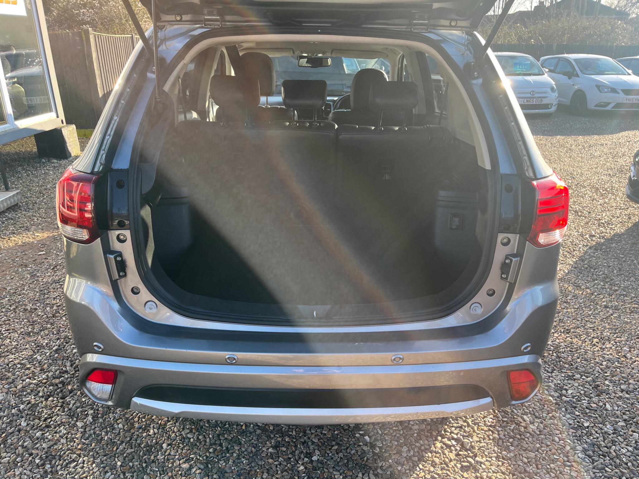 Mitsubishi Outlander view 6