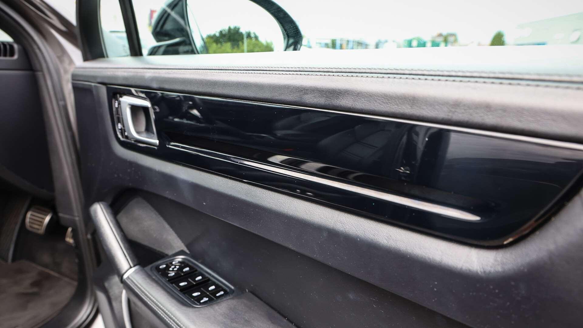 Porsche Cayenne view 26