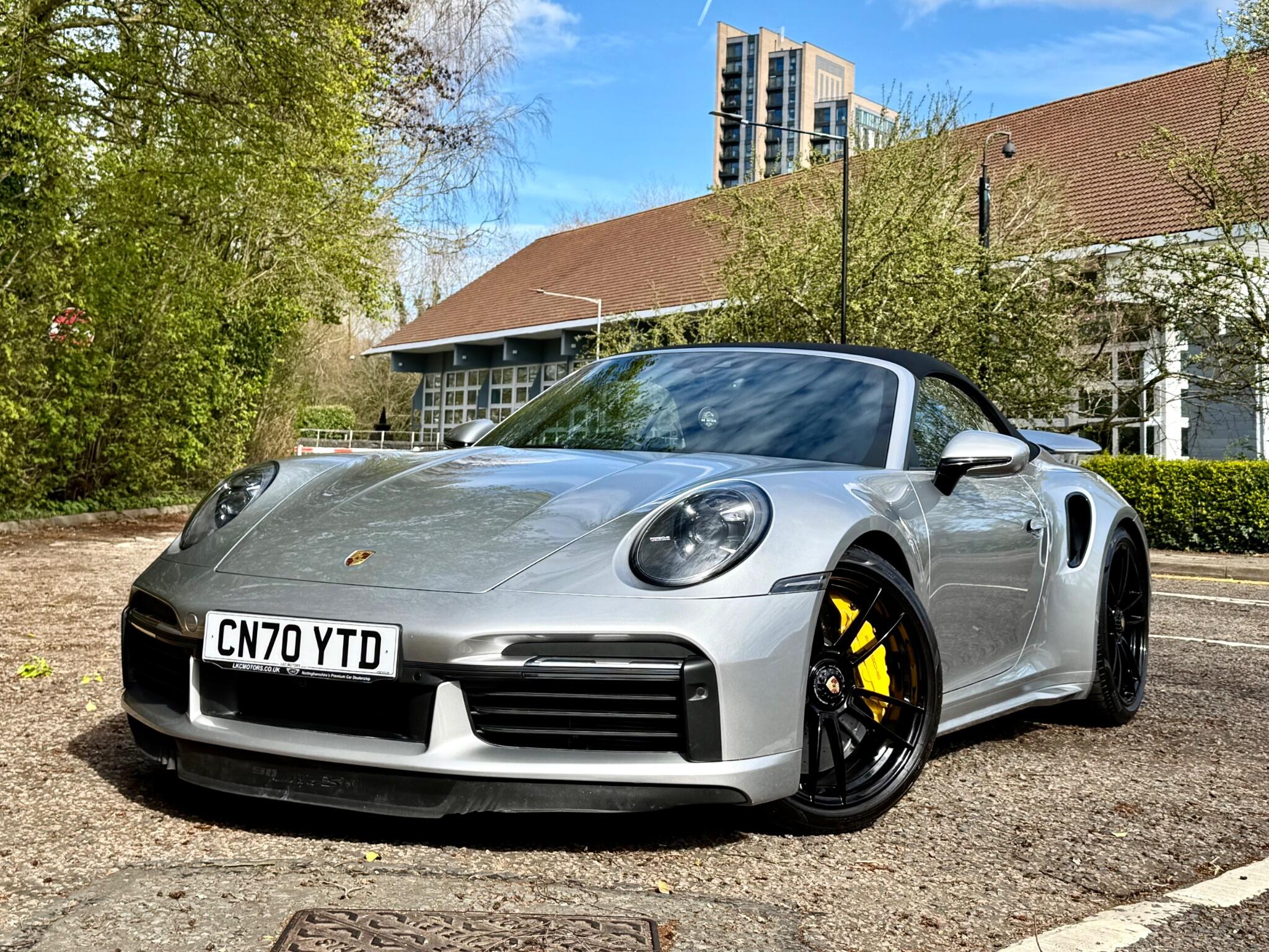 Porsche 911 view 11