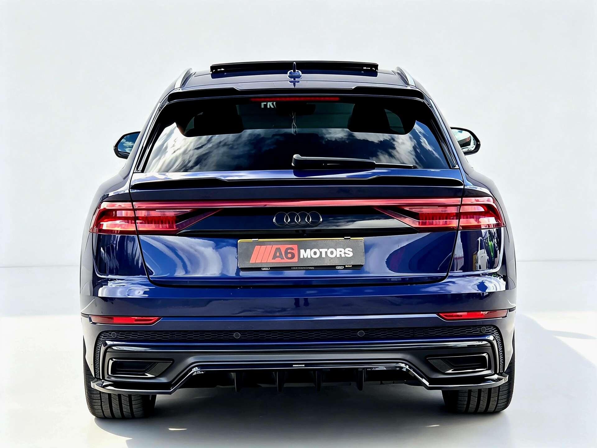 Audi Q8 view 11