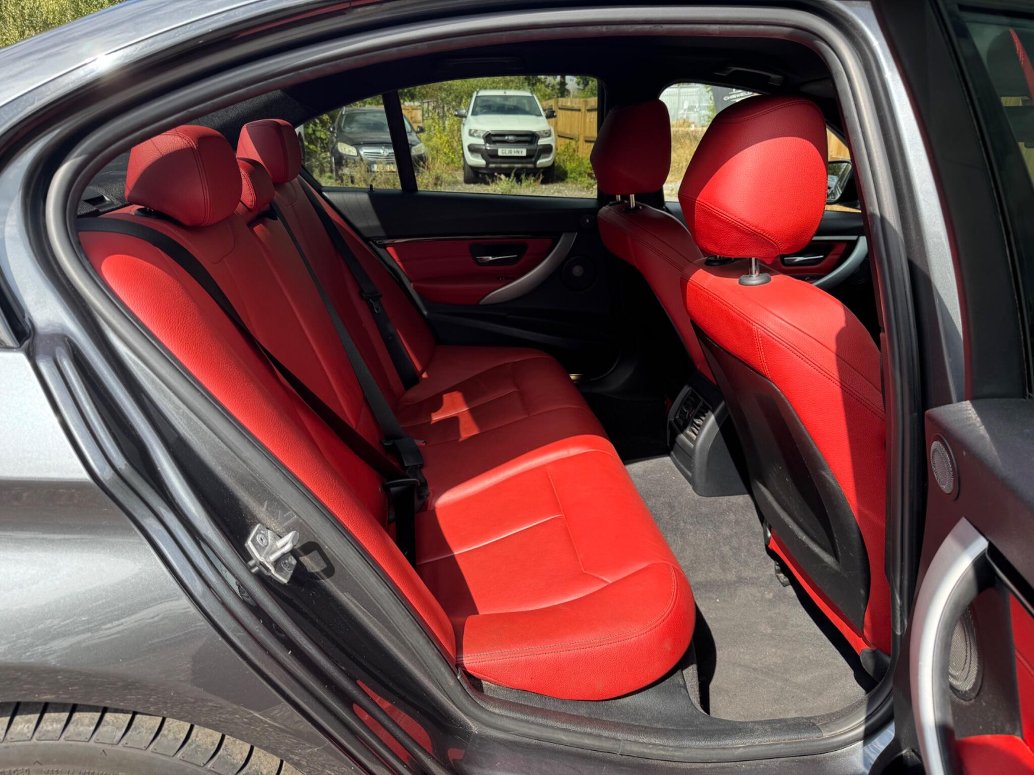 BMW 3 Series view 24