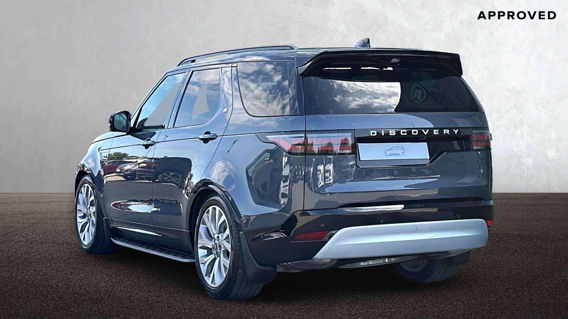 Land Rover Discovery view 3