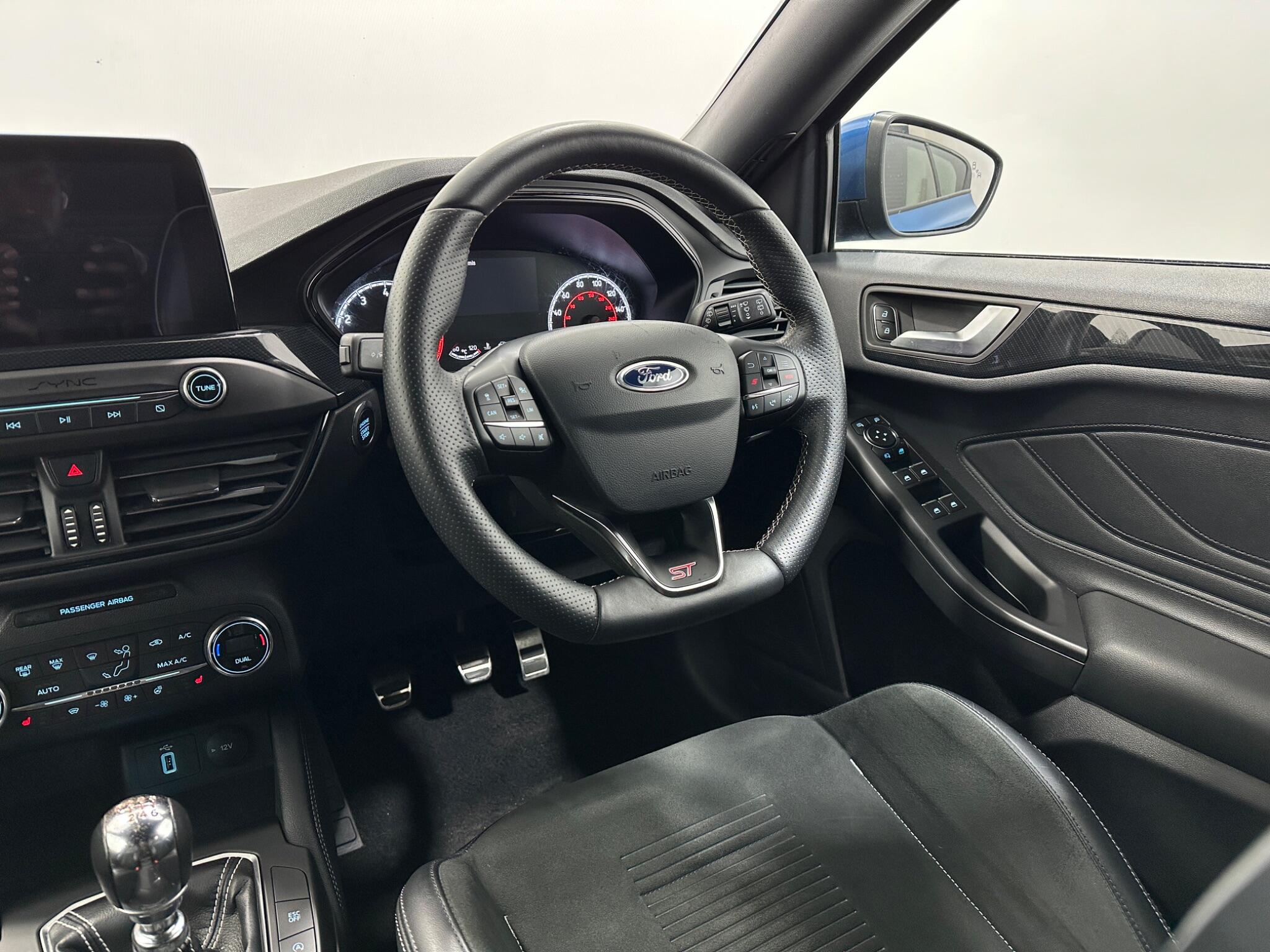 Ford Focus view 12
