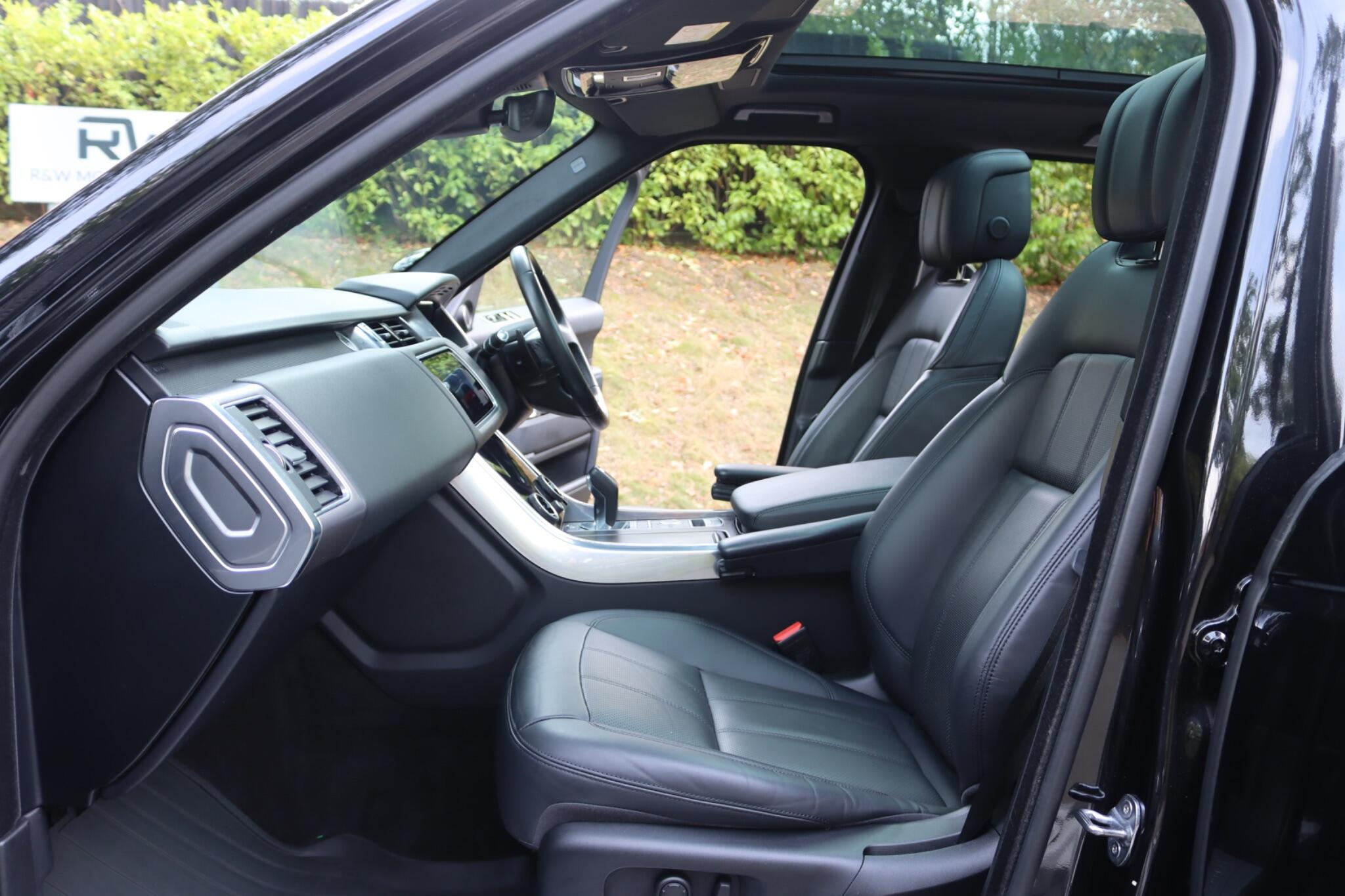 Land Rover Range Rover Sport view 3