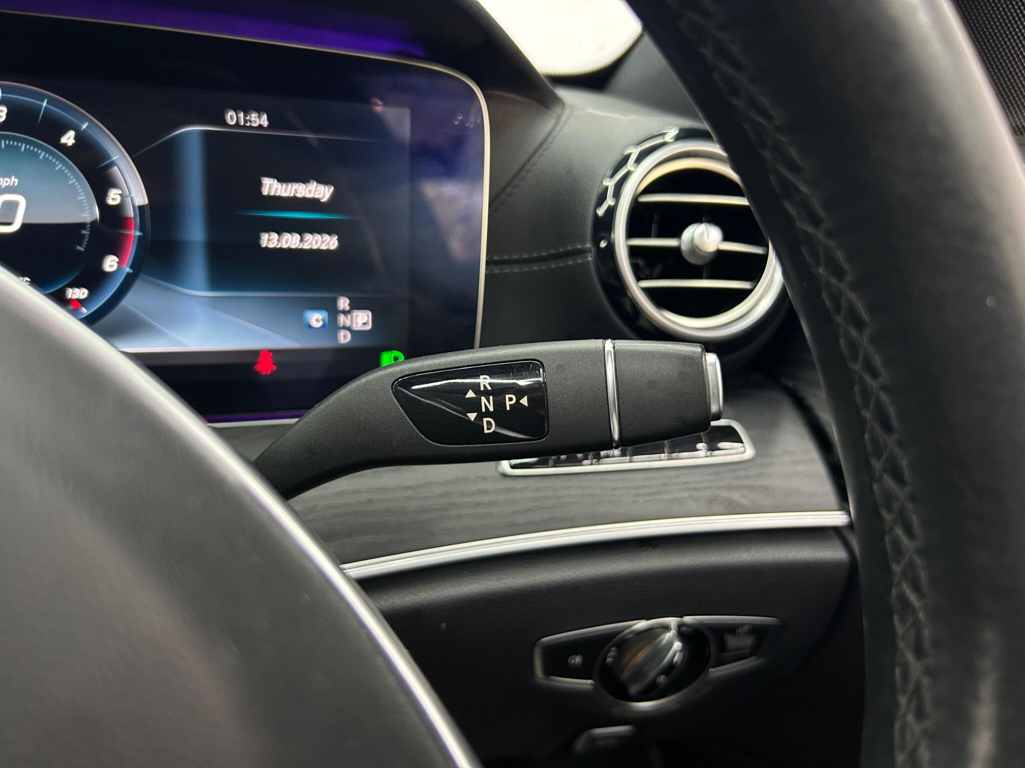 Mercedes-Benz E Class view 22