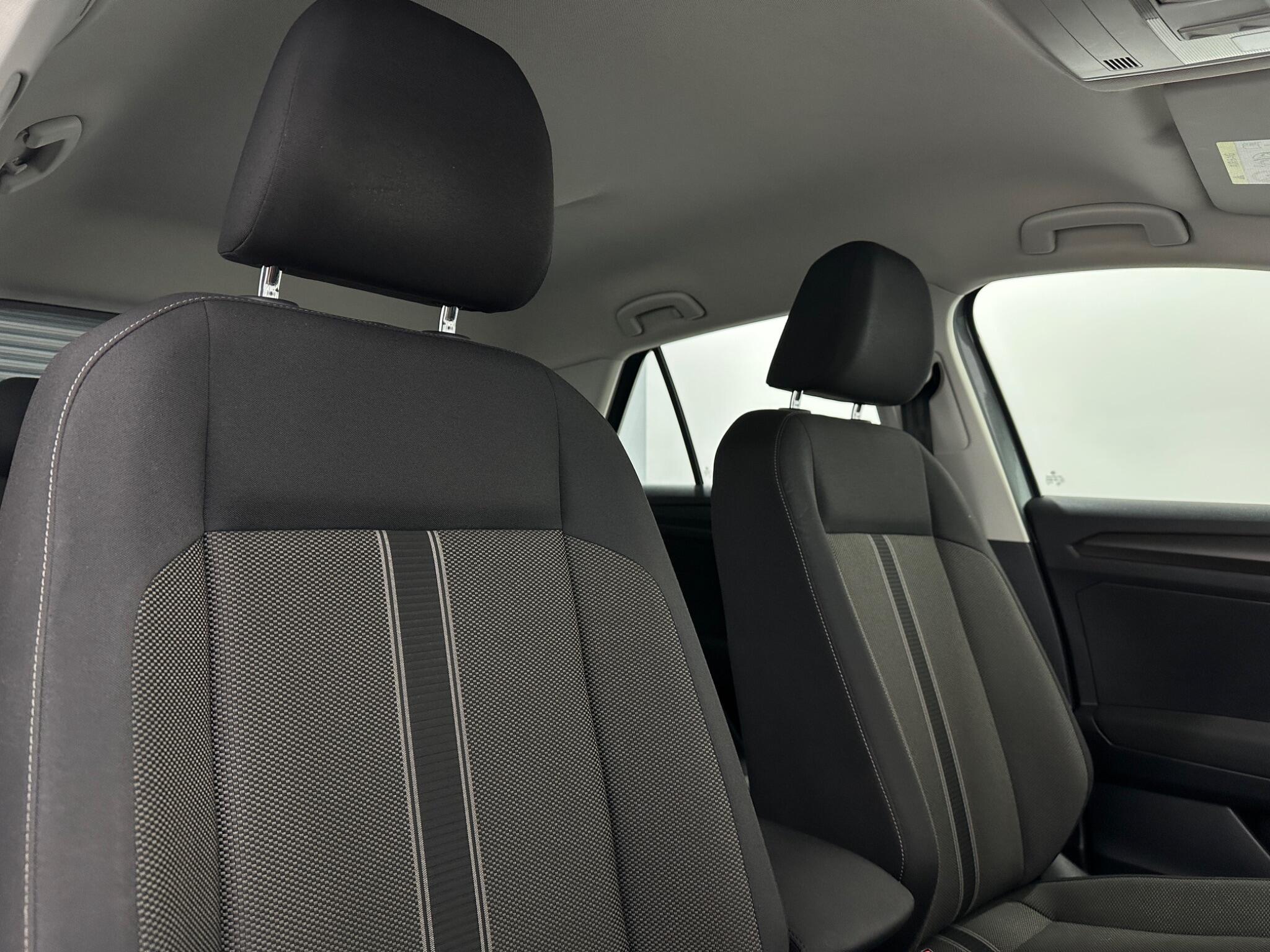 Volkswagen T-Roc view 32
