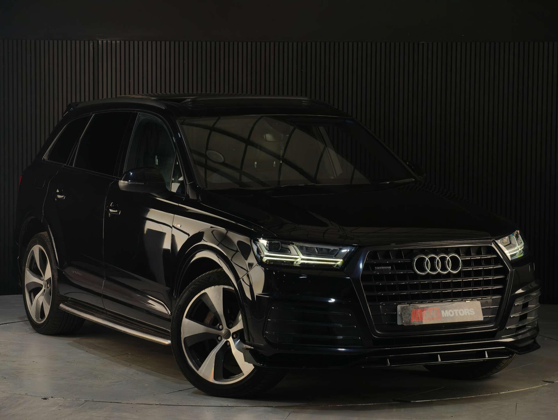 Audi Q7 view 5