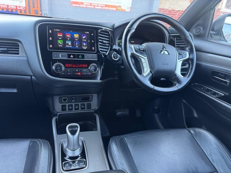 Mitsubishi Outlander view 11
