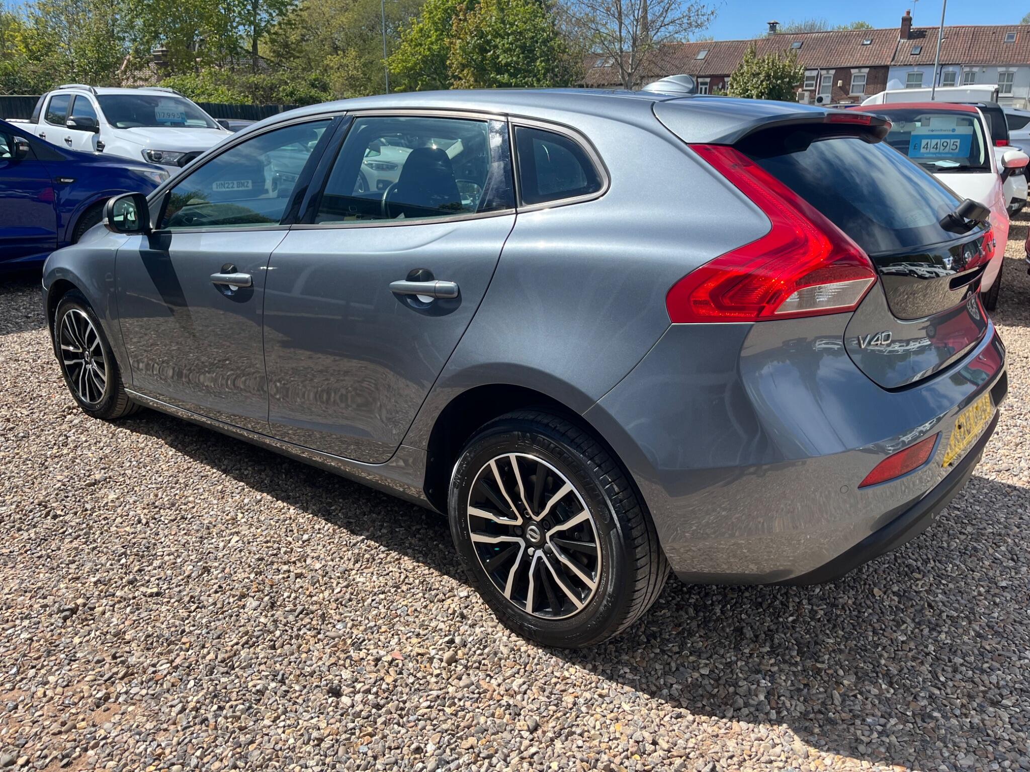 Volvo V40 view 7