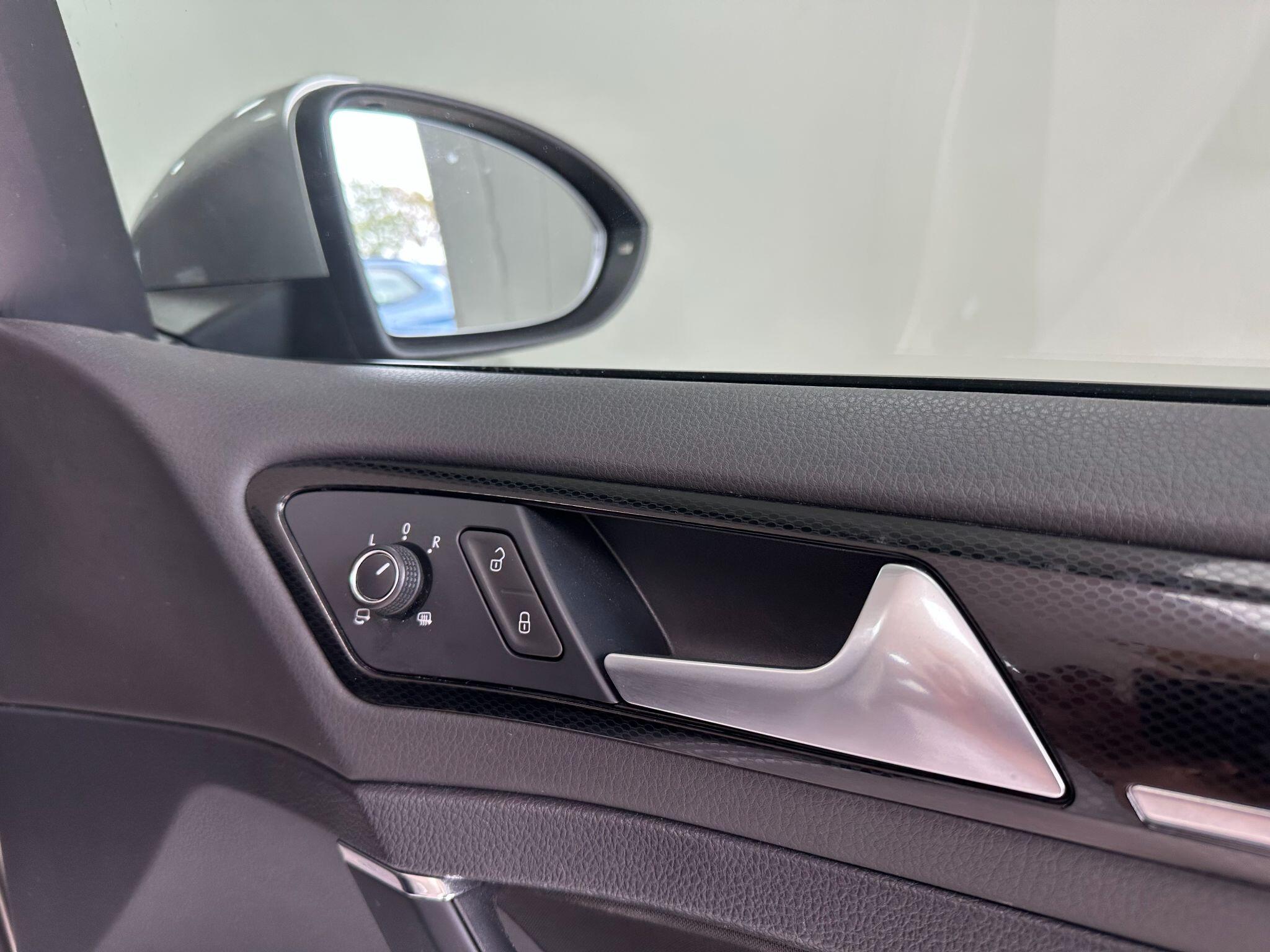 2014 Volkswagen Golf image 33