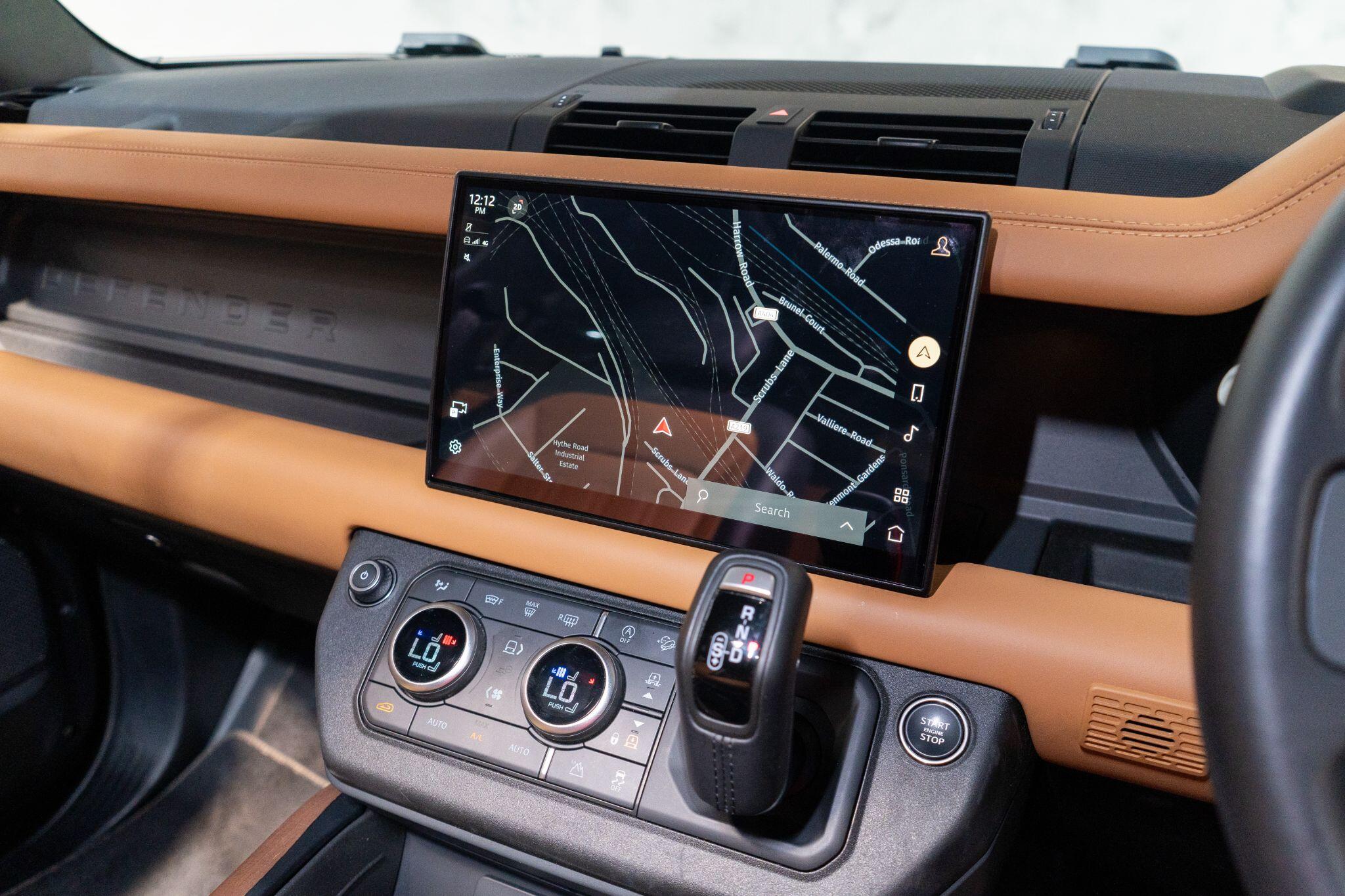 Land Rover Defender view 35