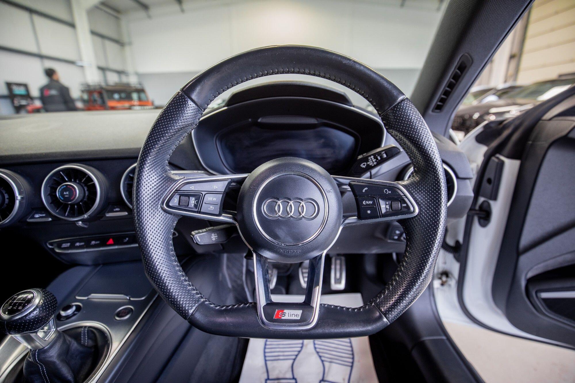 Audi TT view 18