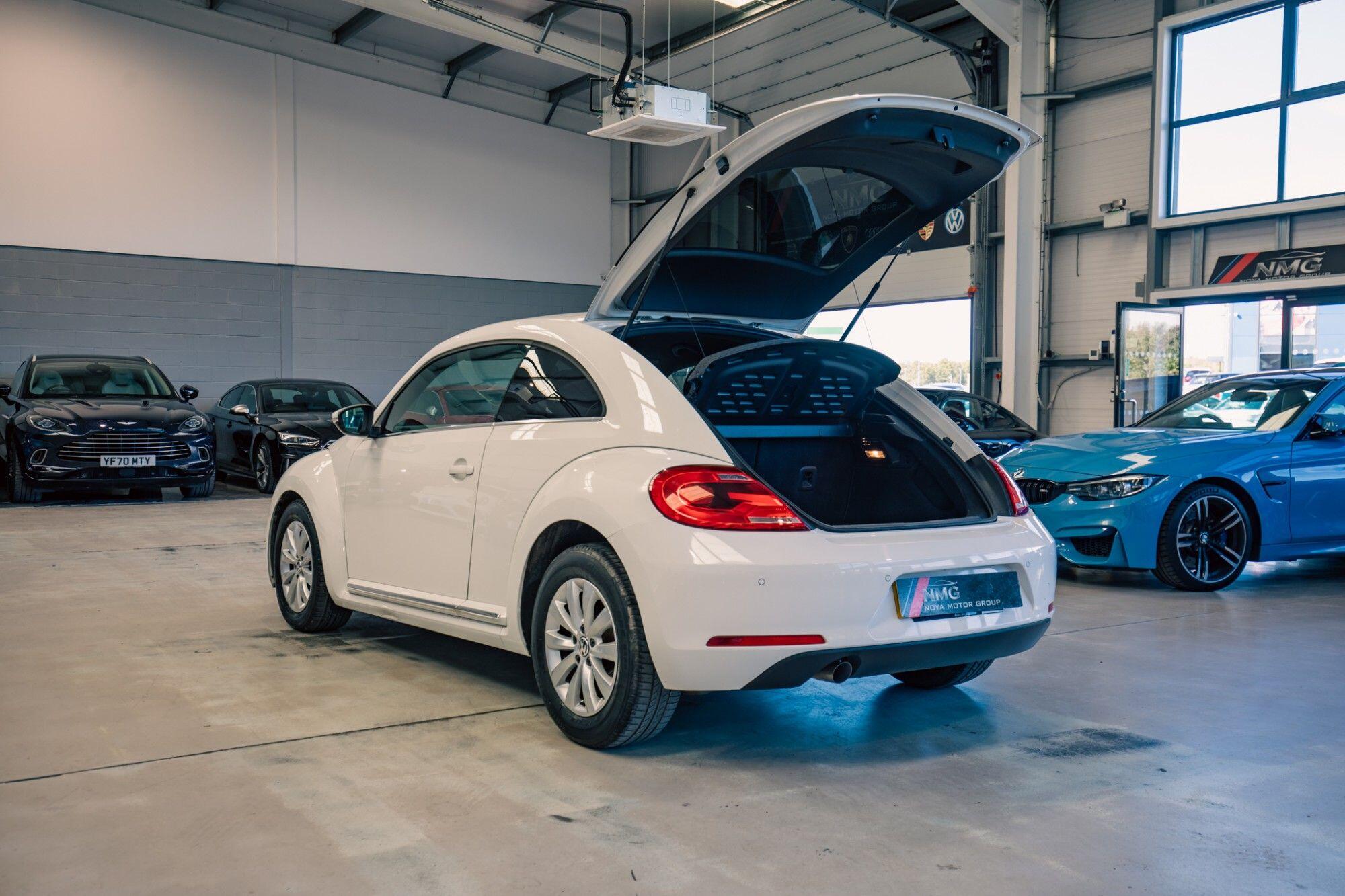 Volkswagen Beetle view 27