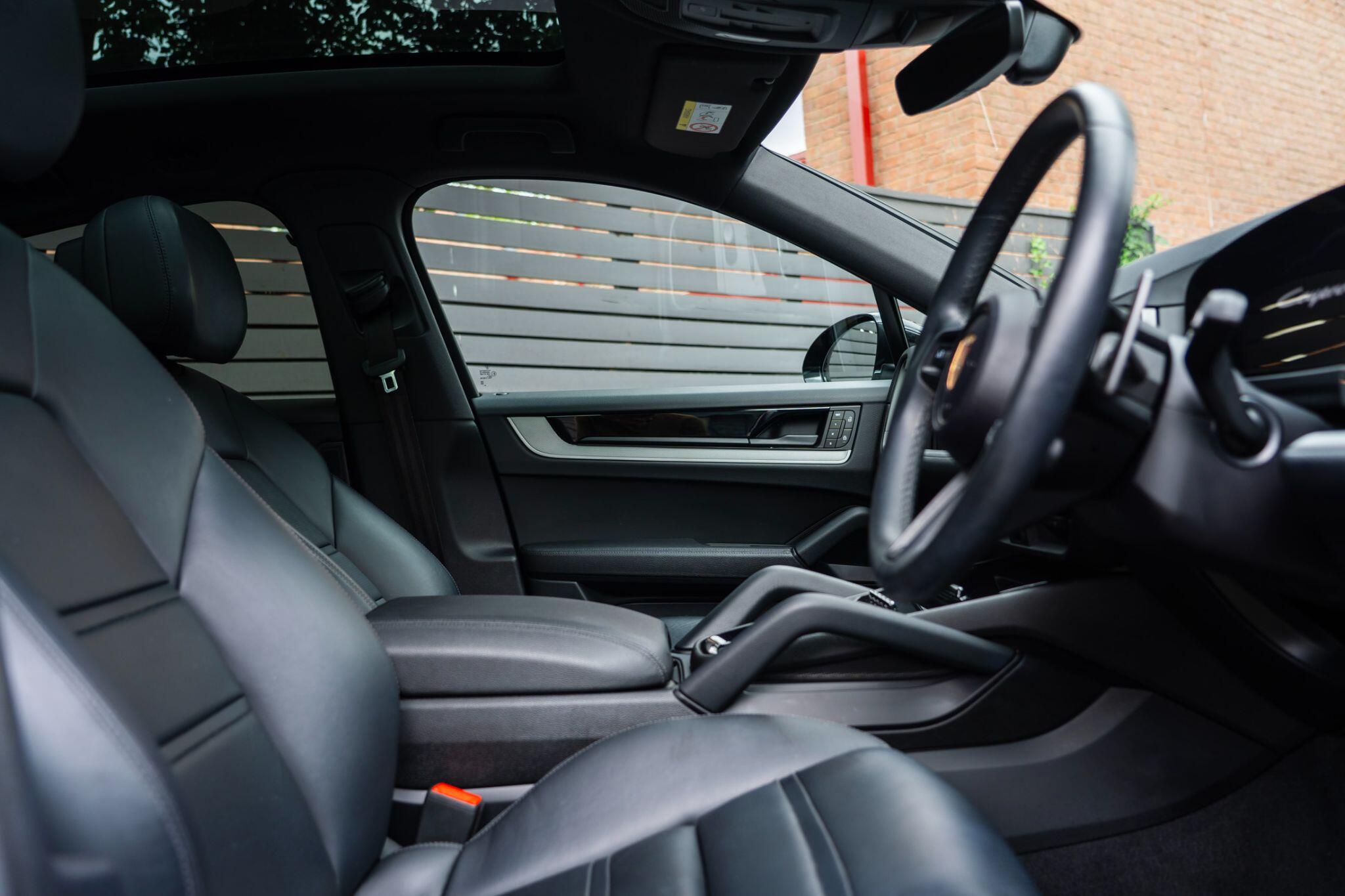 Porsche Cayenne view 14