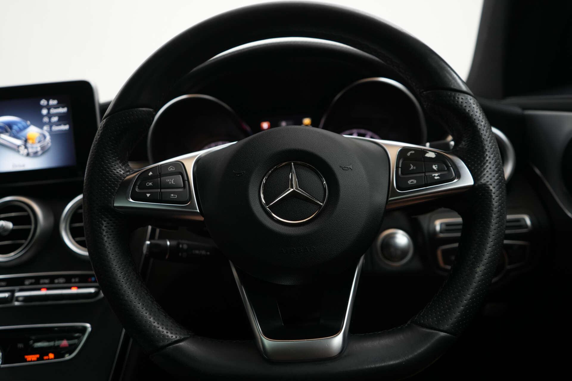 Mercedes-Benz C-Class view 35