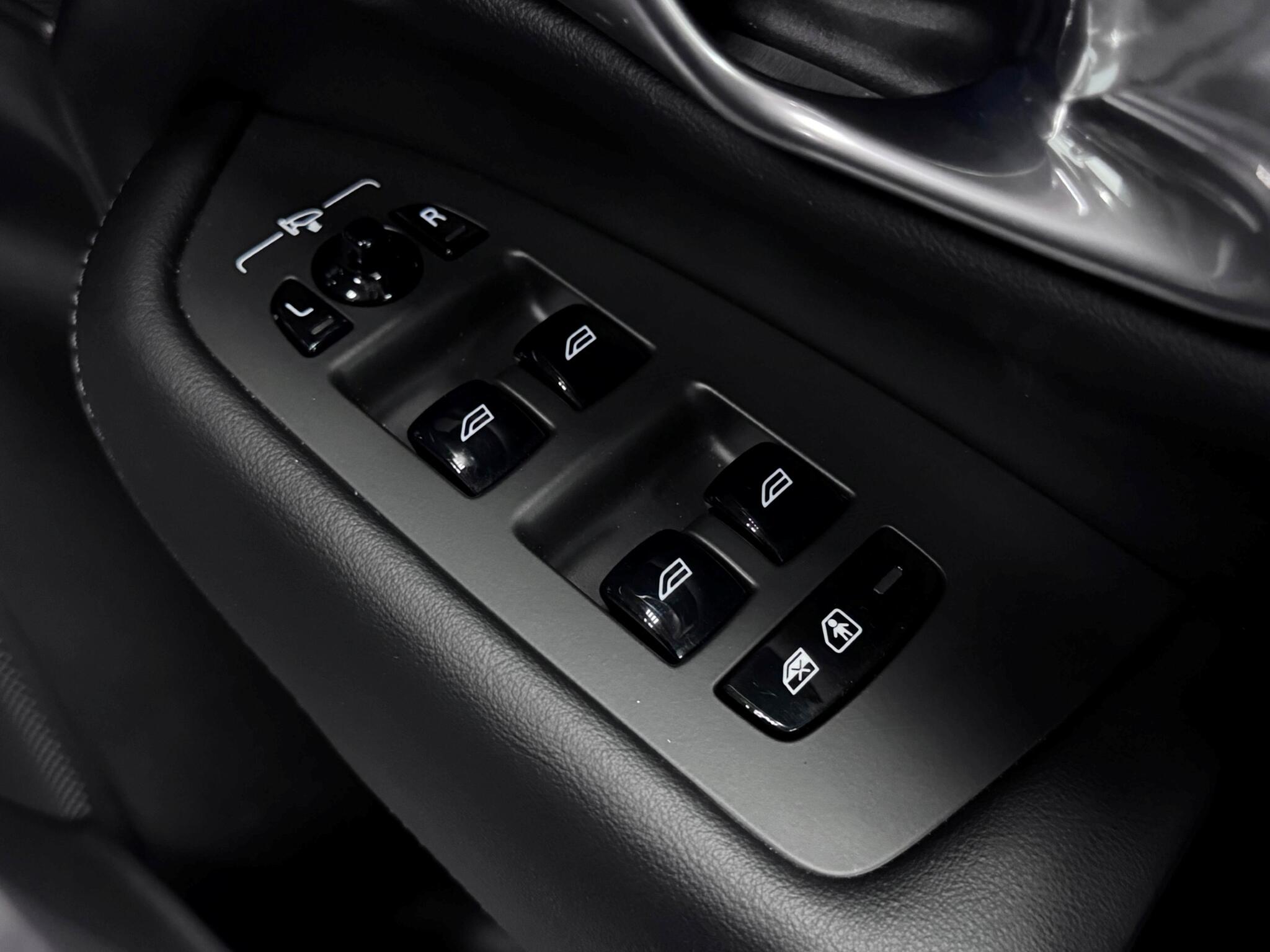 Volvo XC90 view 21