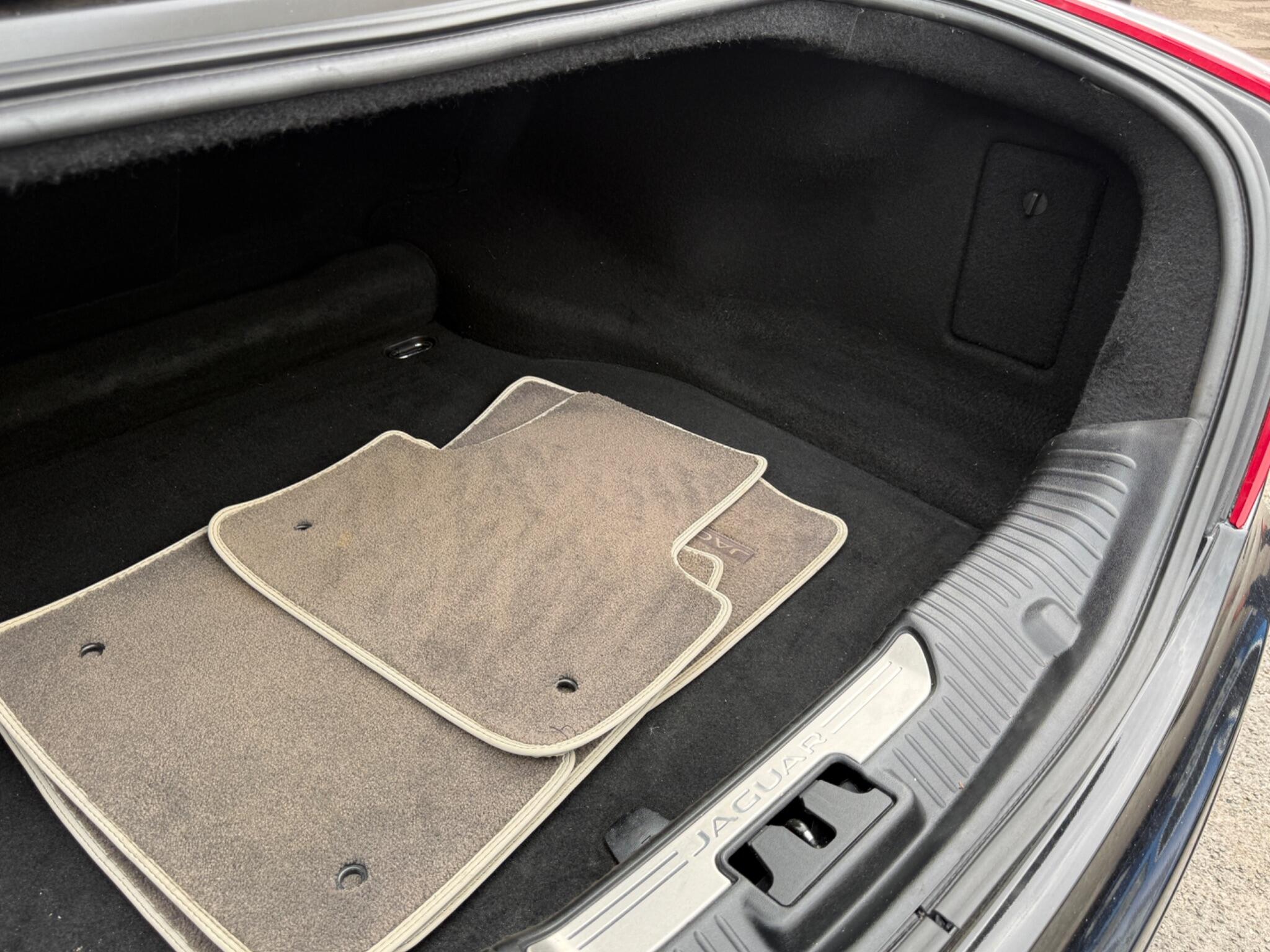 Jaguar XJ - Image 52