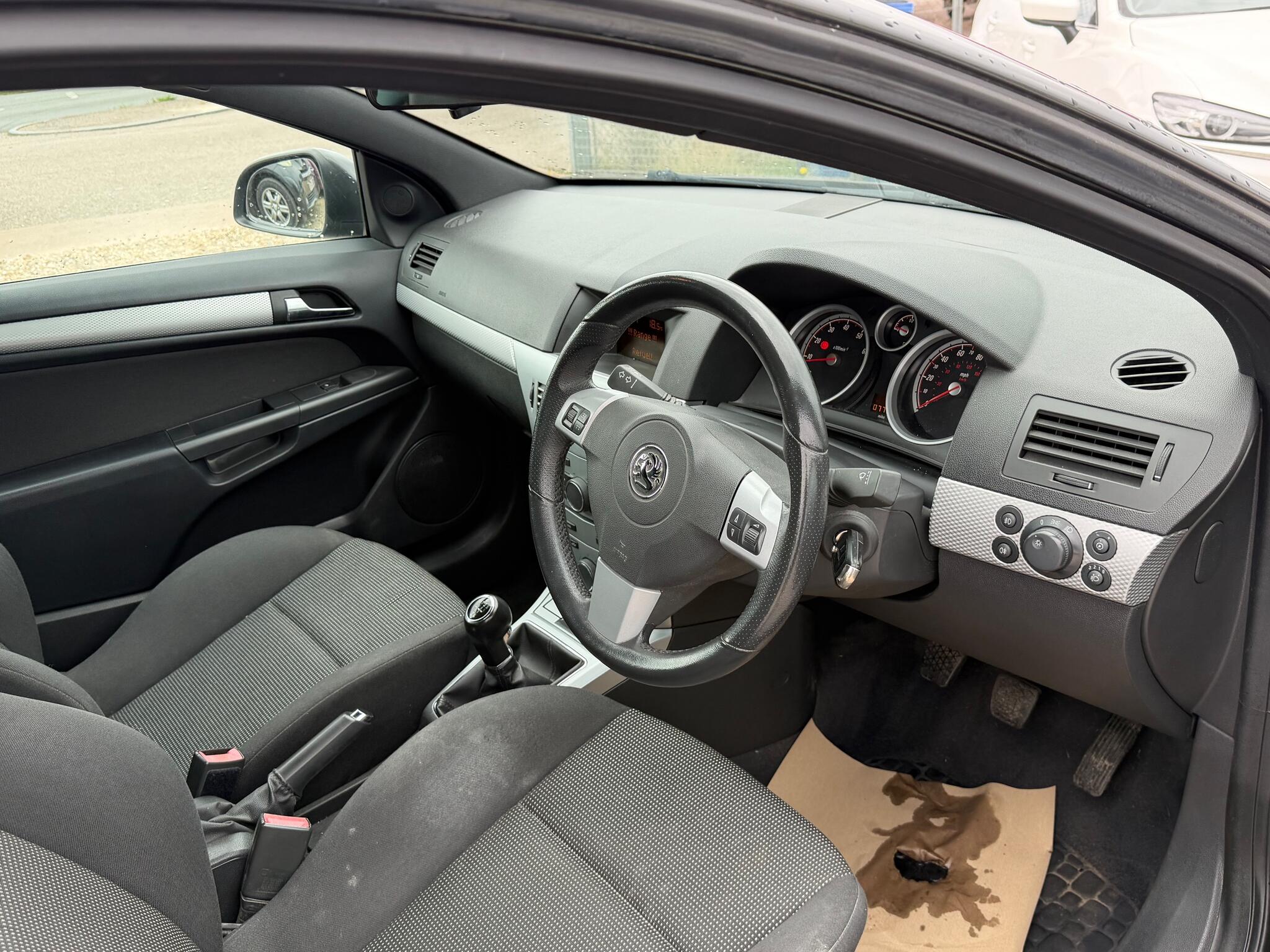 Vauxhall Astra view 3