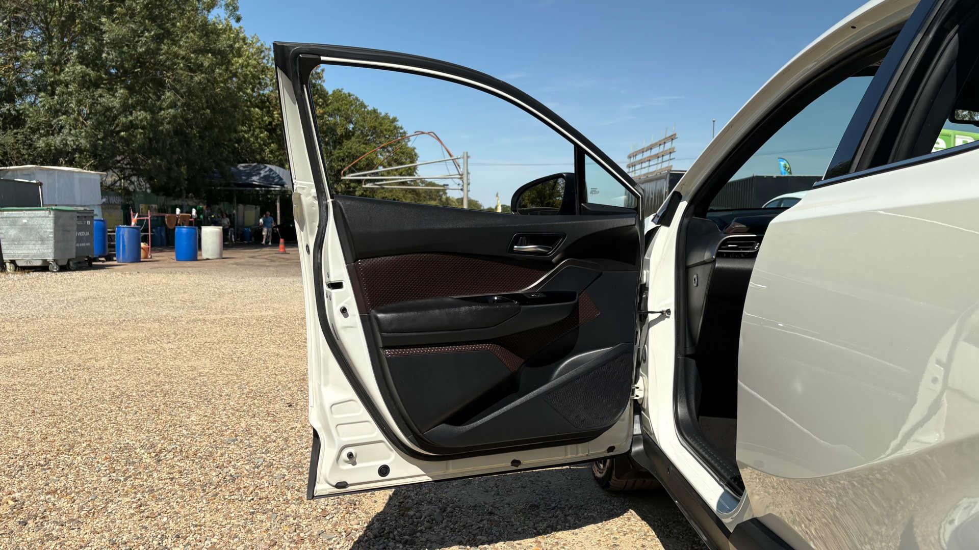 Toyota C-HR view 35