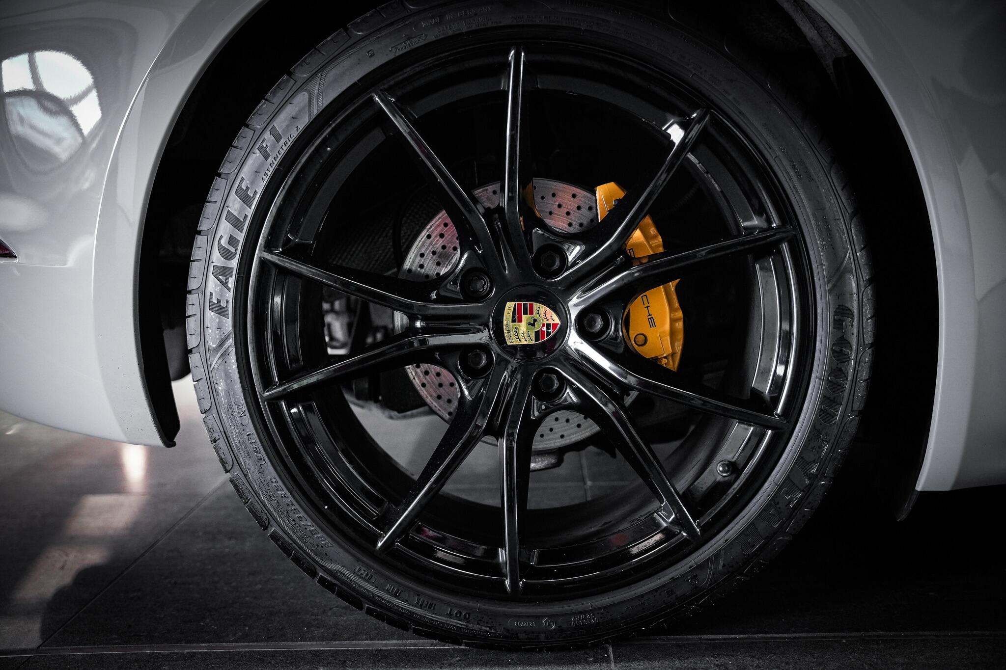 Porsche Cayman view 25