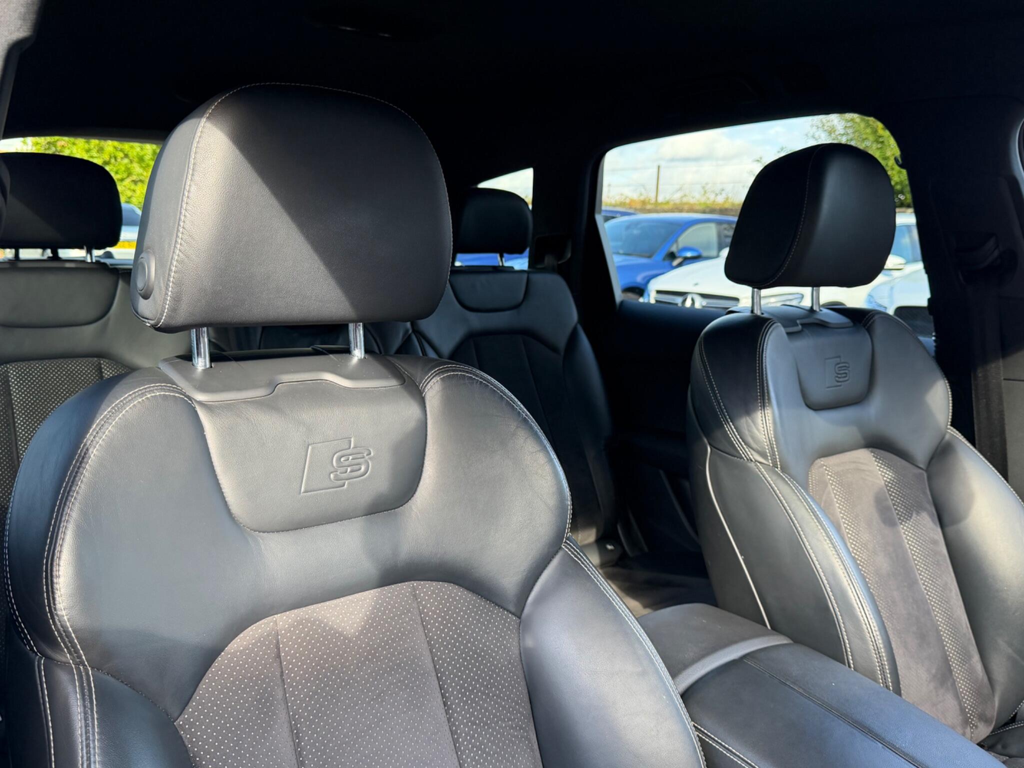 Audi Q7 view 17