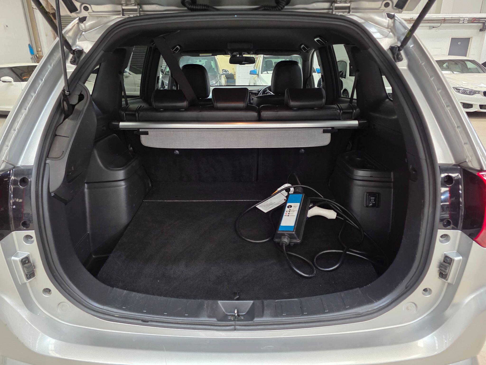 Mitsubishi Outlander view 29
