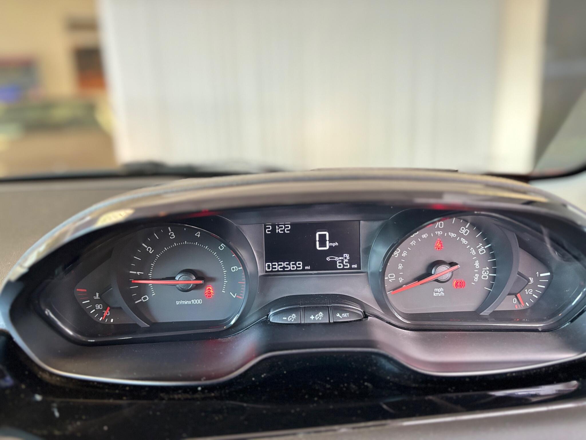Peugeot 208 view 18