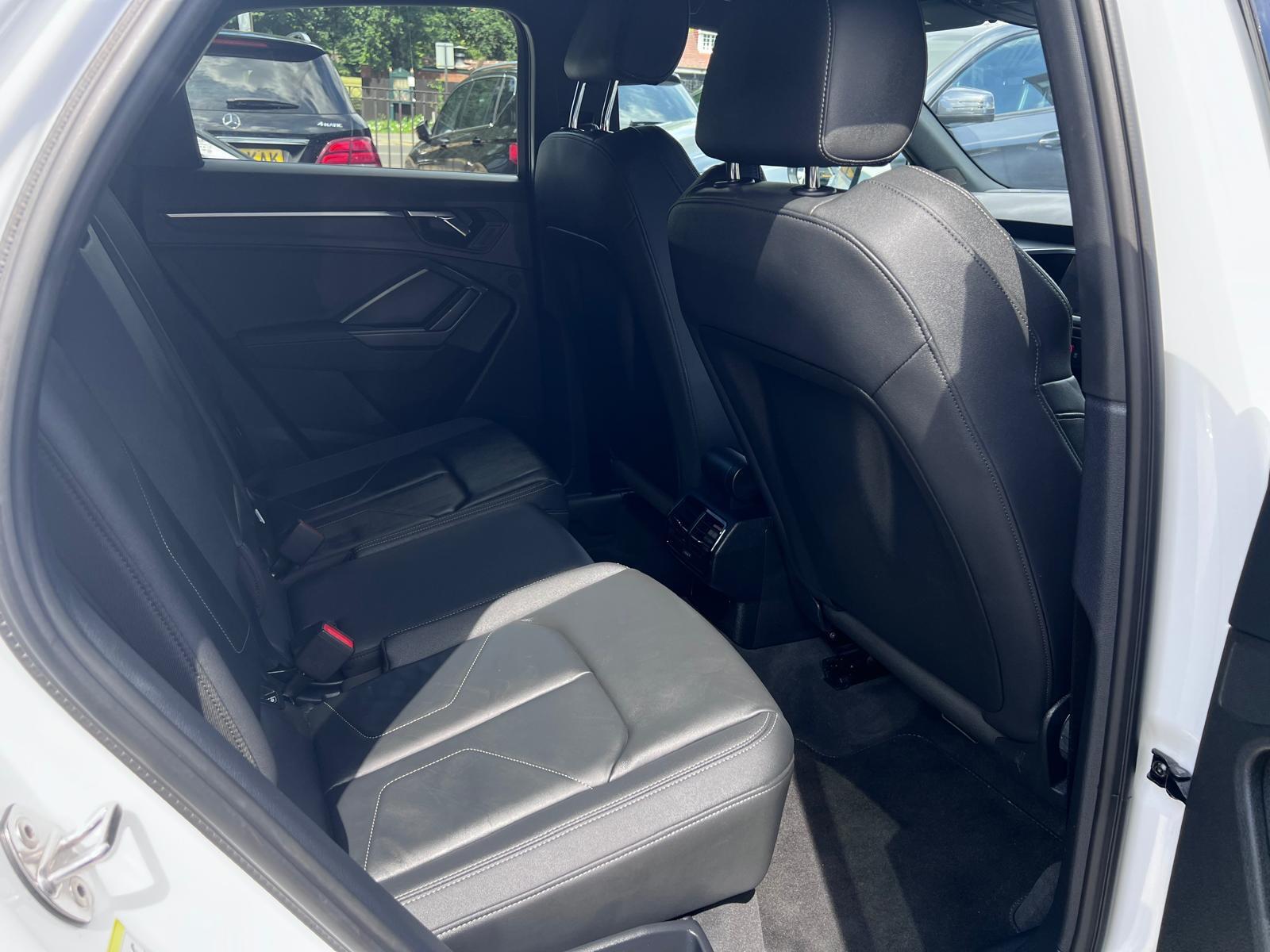 Audi Q3 view 33