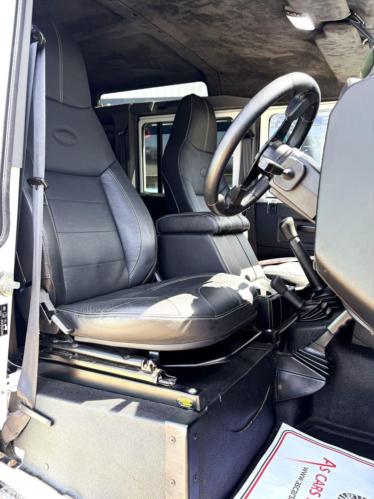 Land Rover Defender view 6