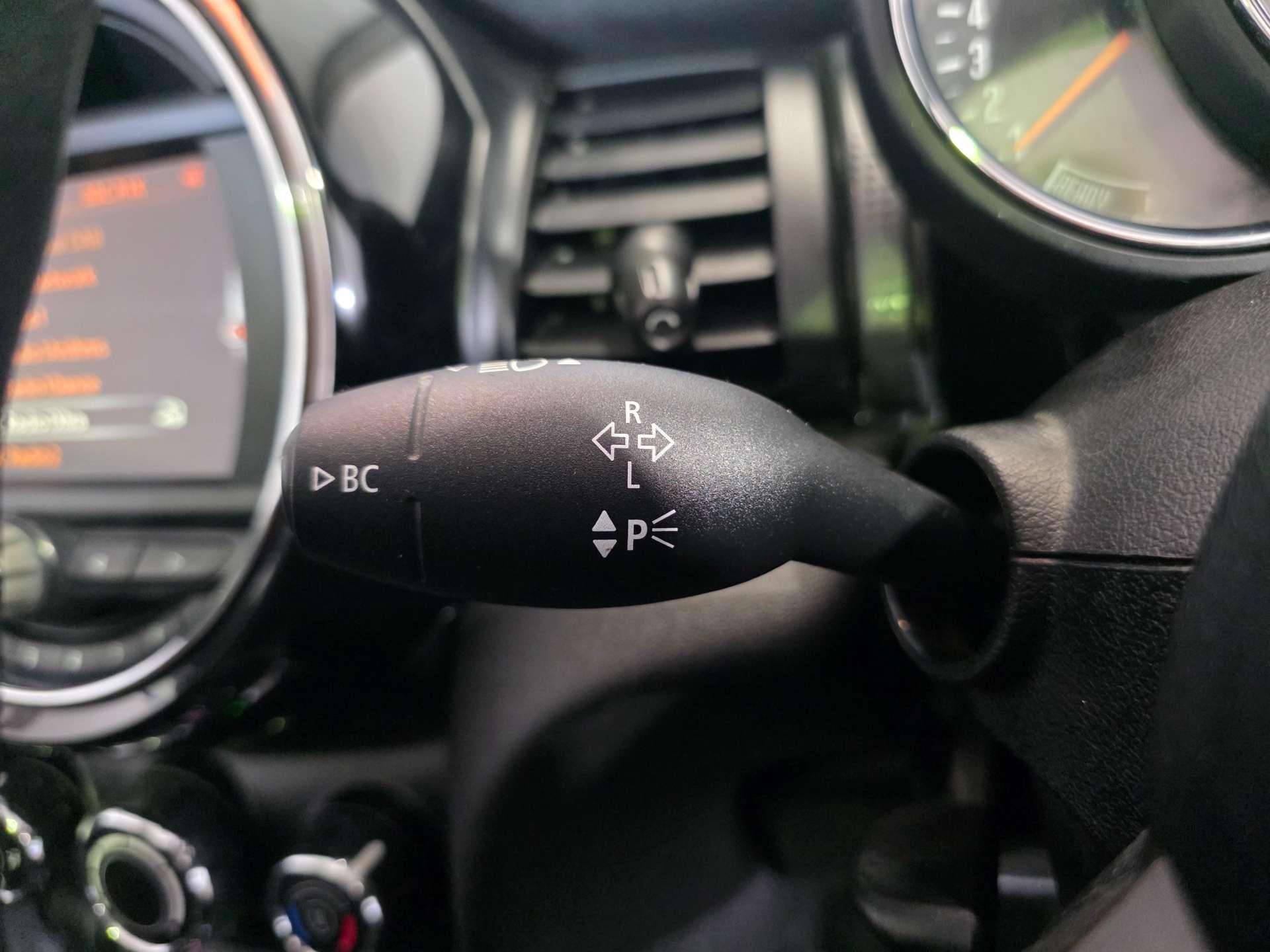 Mini Convertible view 21