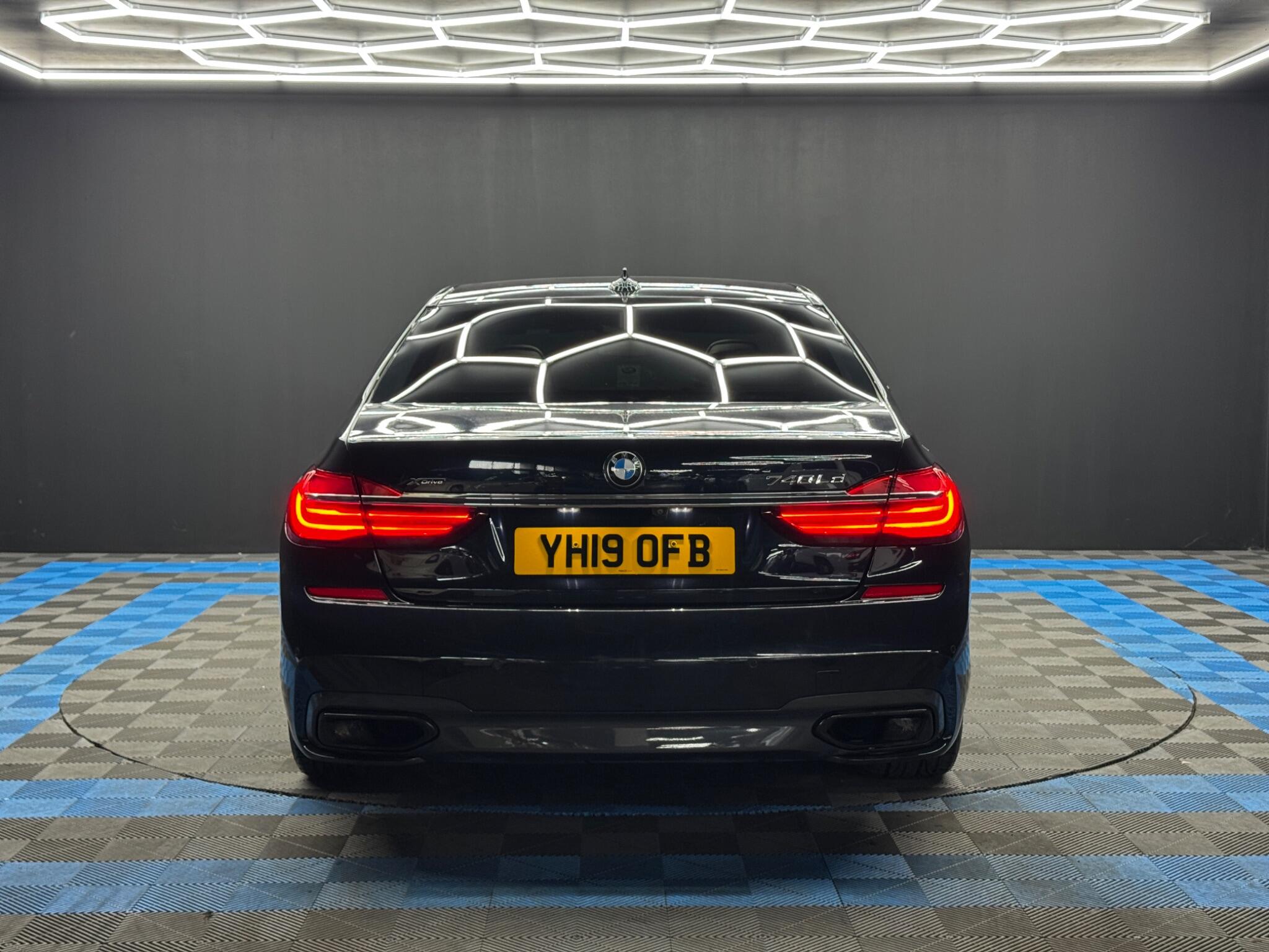 BMW 7 Series view 6