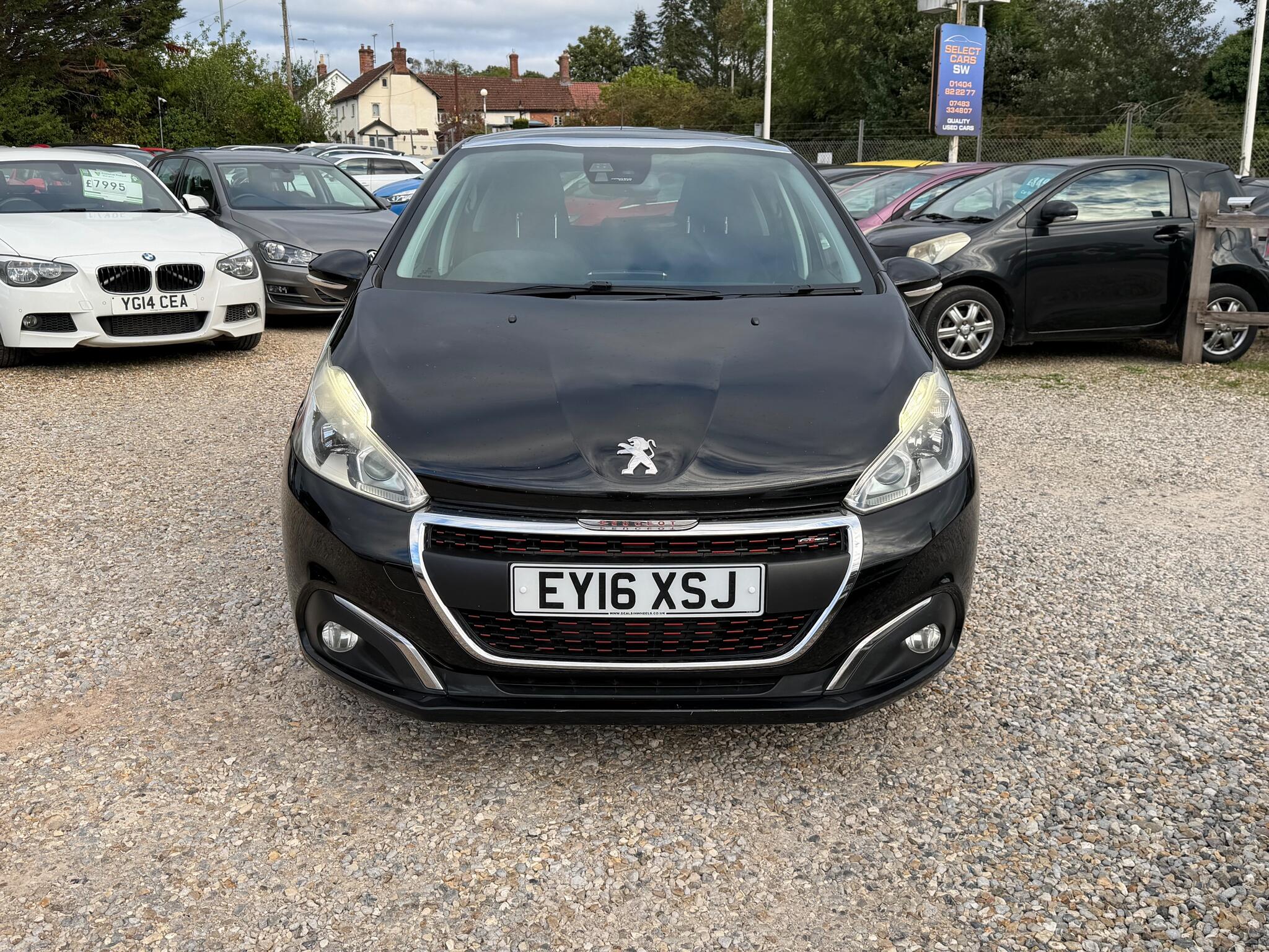 Peugeot 208 view 4