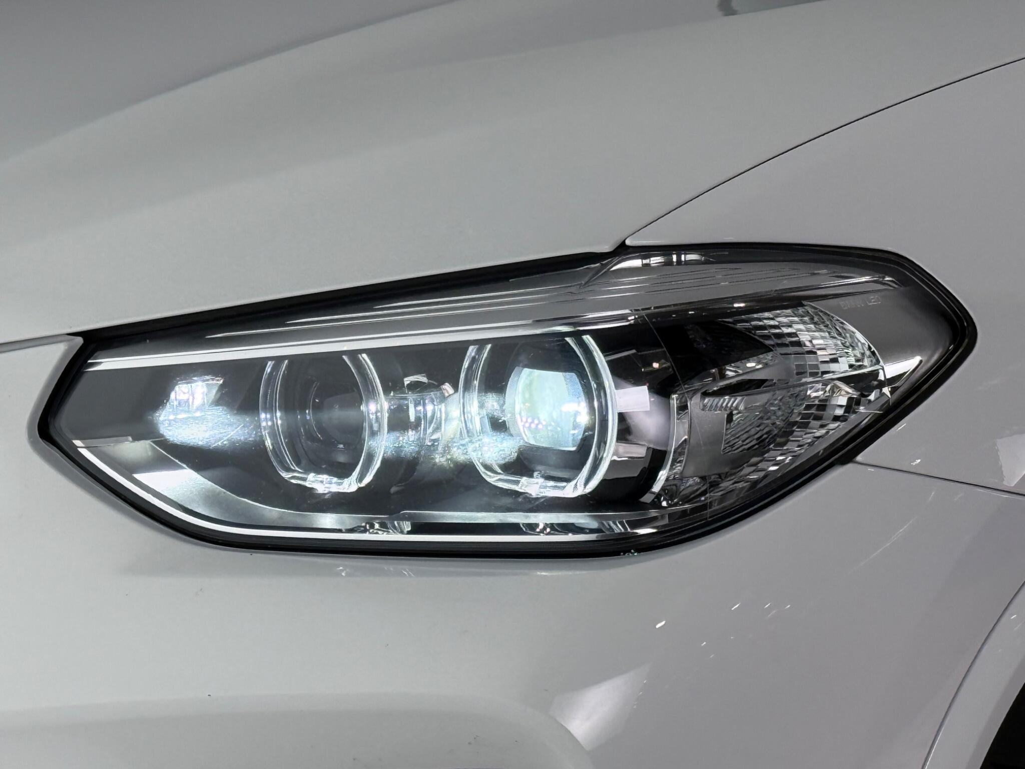 BMW X4 view 13