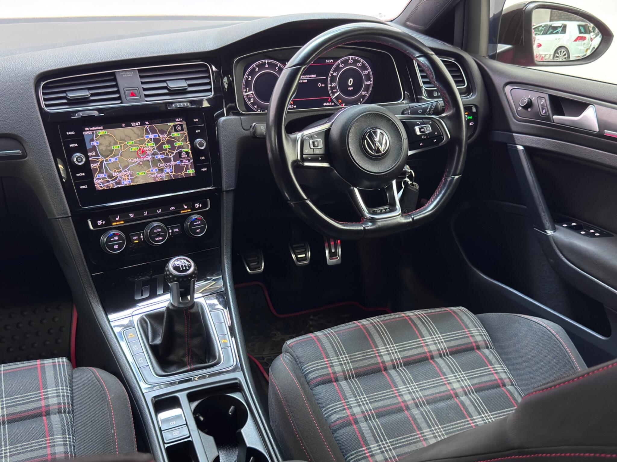 Volkswagen Golf view 5