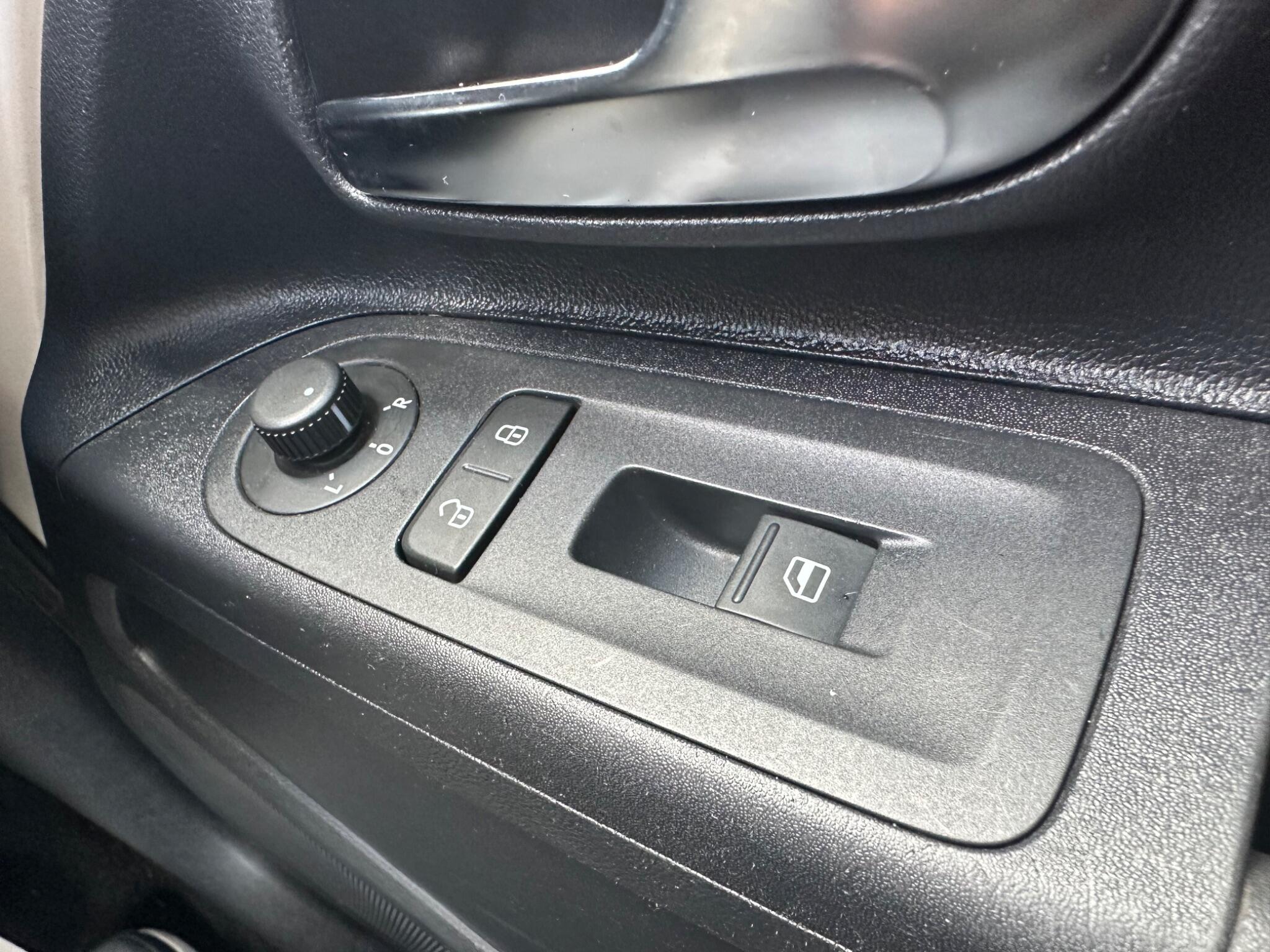 Volkswagen up! view 23