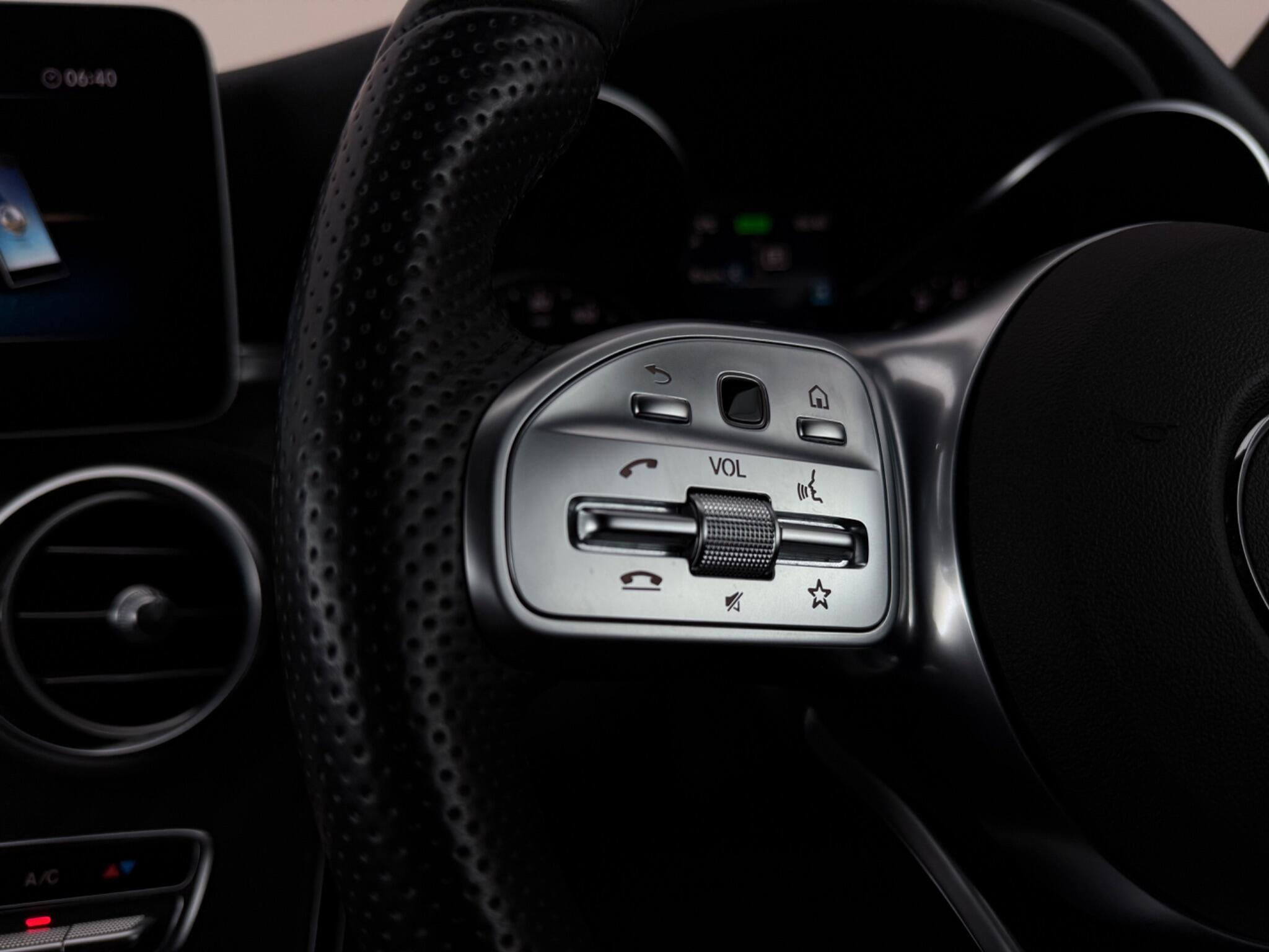 Mercedes-Benz C-Class view 13