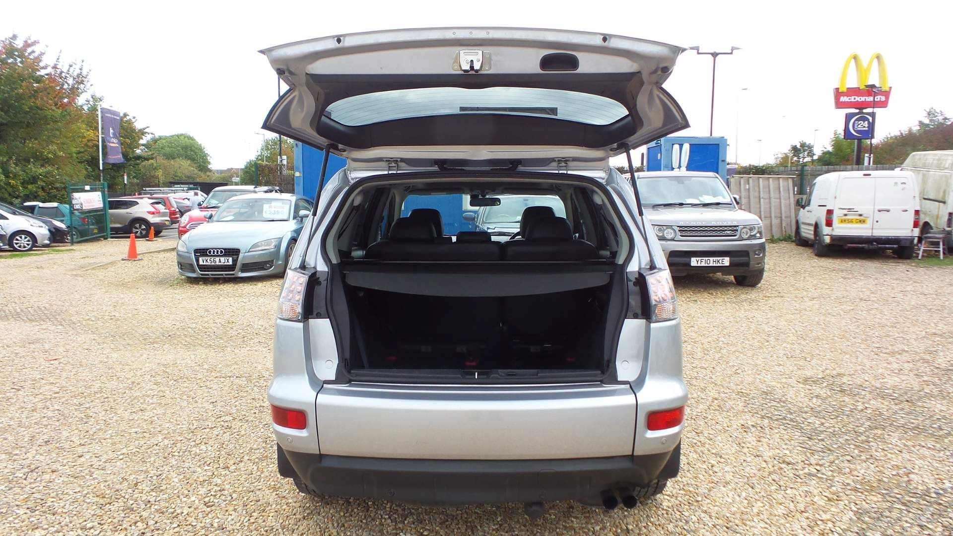 Mitsubishi Outlander view 26